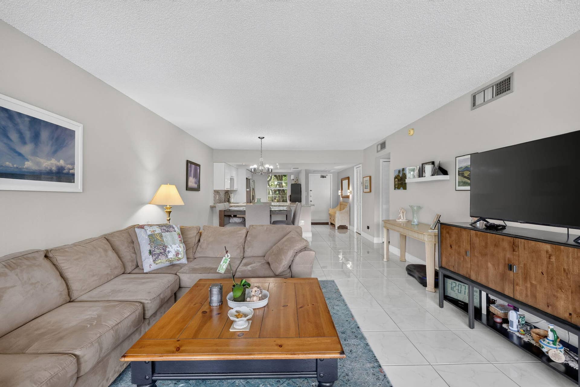 575 Oaks Lane, #102, Pompano Beach, FL 33069 16-web-or-mls-8I8A8196