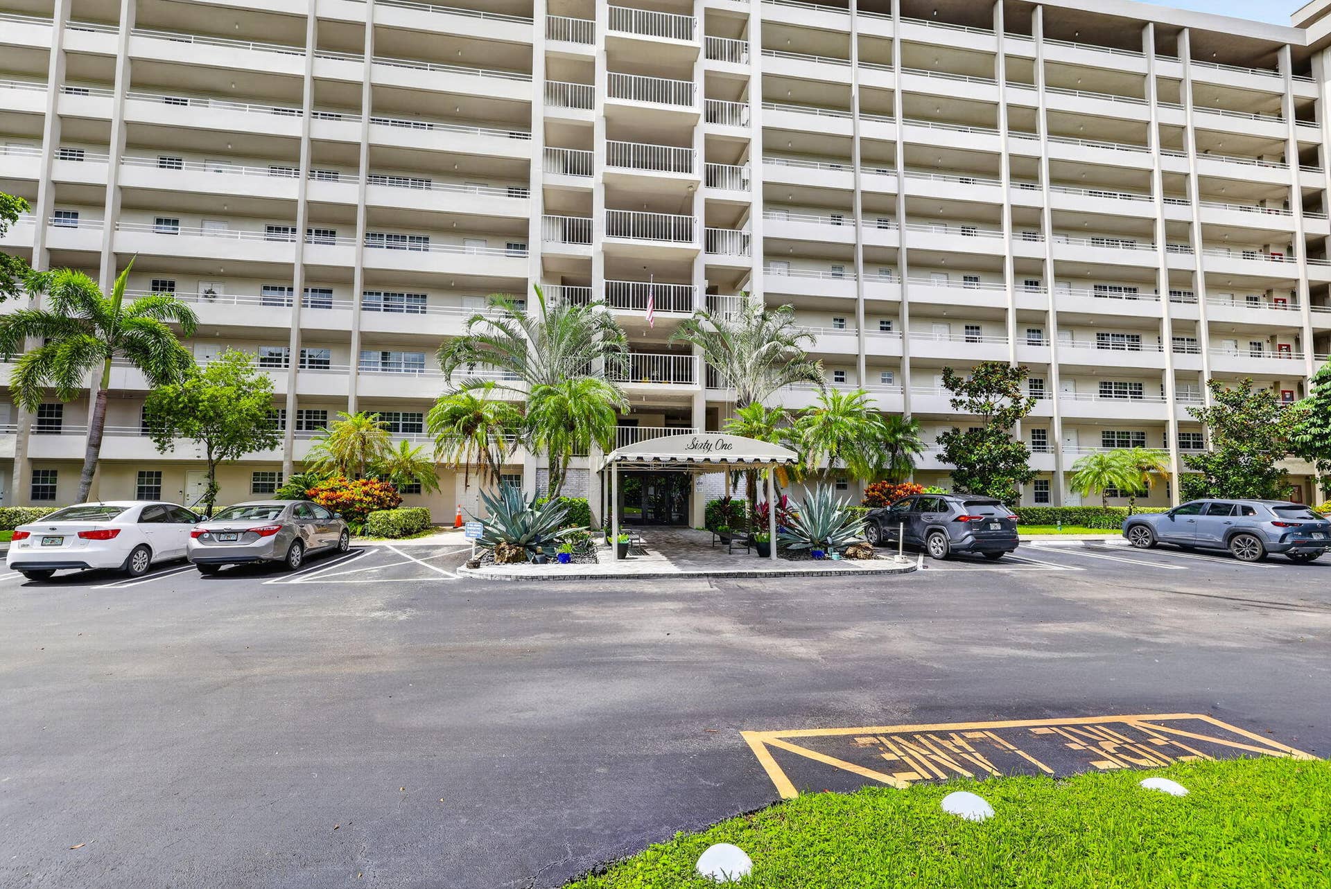 575 Oaks Lane, #102, Pompano Beach, FL 33069 2-web-or-mls-8I8A8106