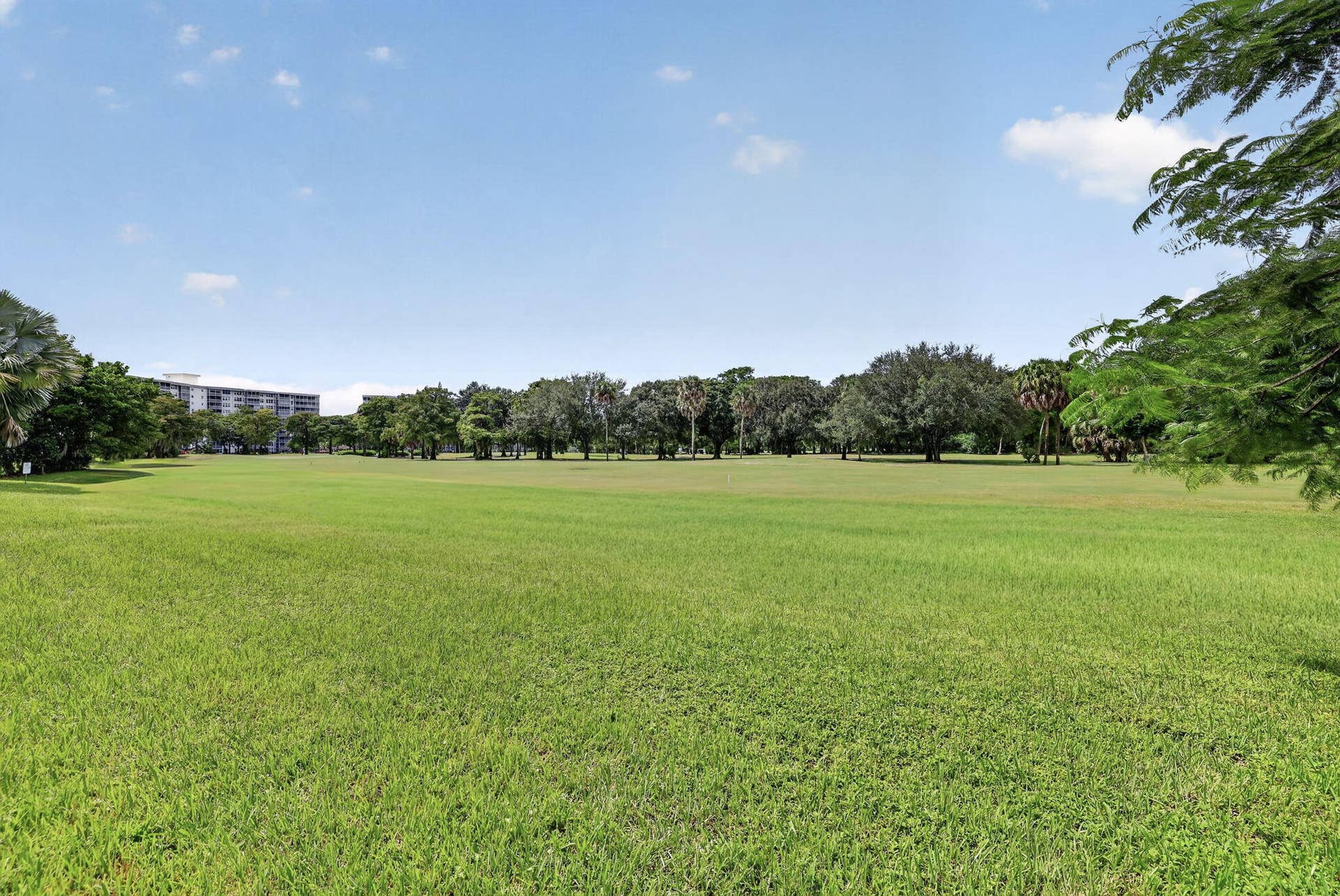 575 Oaks Lane, #102, Pompano Beach, FL 33069 31-web-or-mls-8I8A8116-2