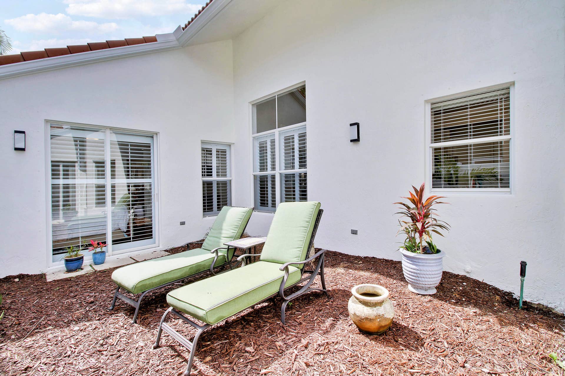 side courtyard