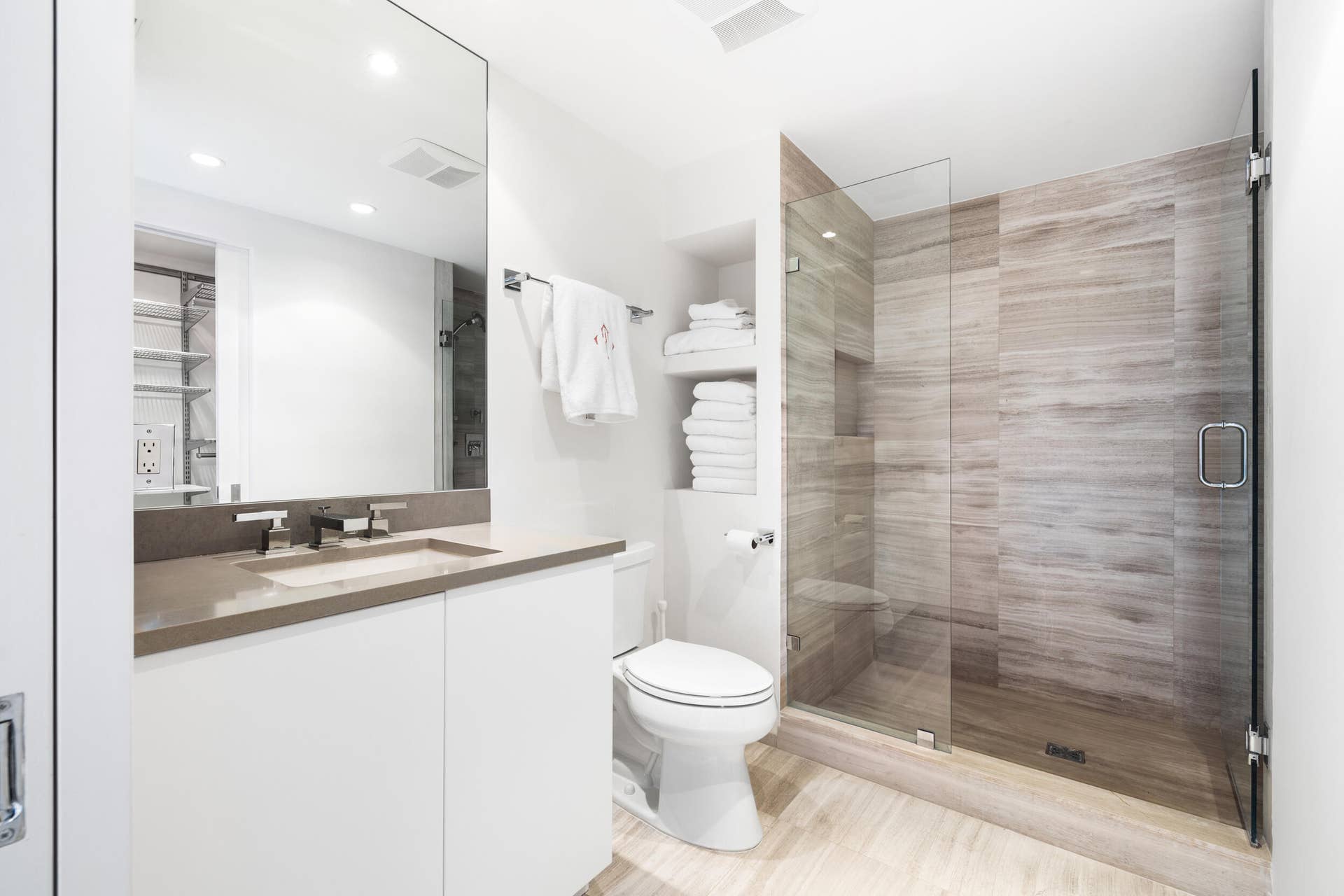 224 ATLANTIC Avenue, Palm Beach, FL 33480 Guest Bath