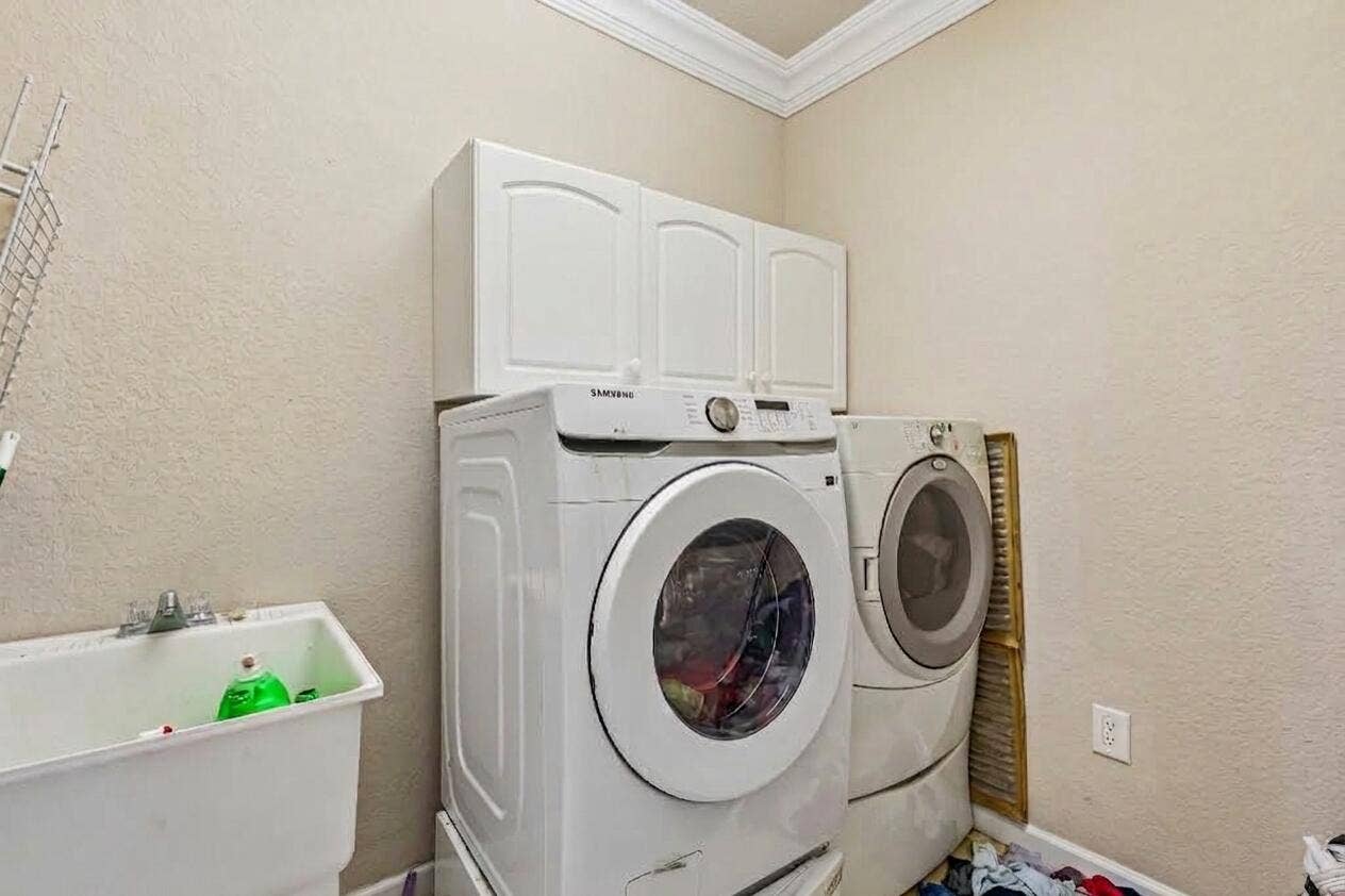 6911 NW 84TH Avenue, Parkland, FL 33067 Washer
