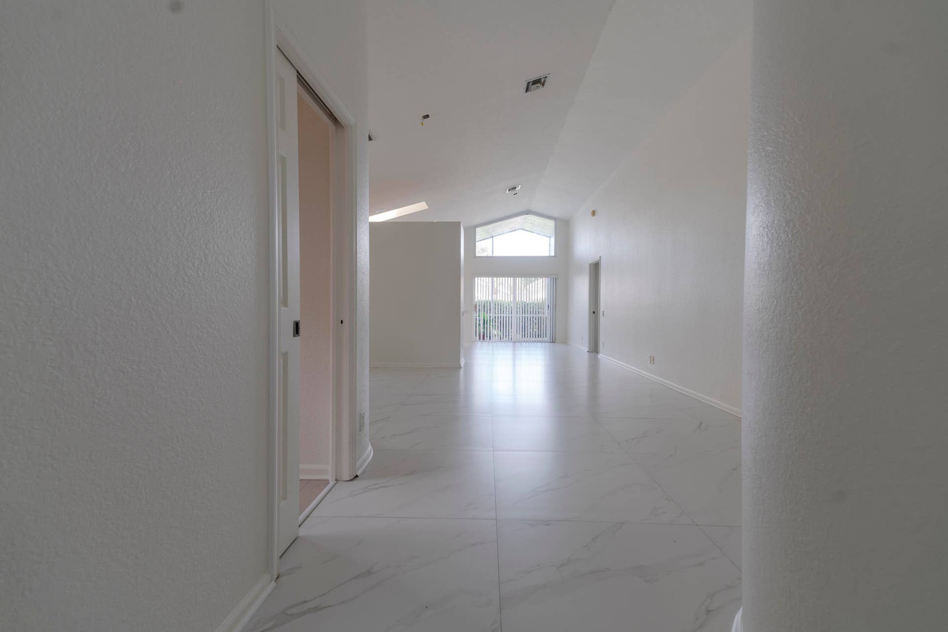 6162 BAY ISLES Drive, Boynton Beach, FL 33437 Vaulted ceilings, recessed lighting, and large format tile flooring
