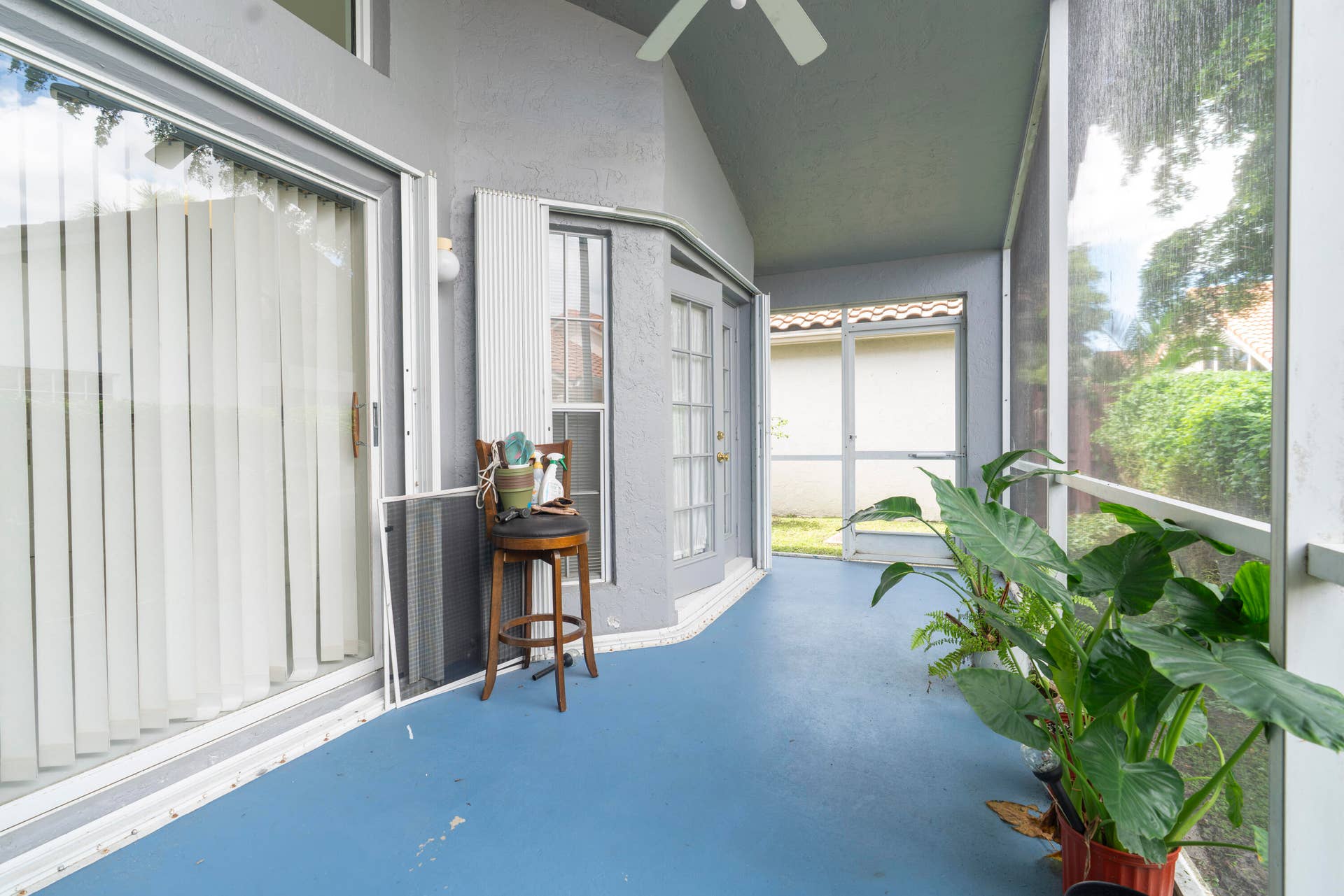 6162 BAY ISLES Drive, Boynton Beach, FL 33437 Screened outdoor patio featuring a blue-painted concrete floor and a vaulted ceiling