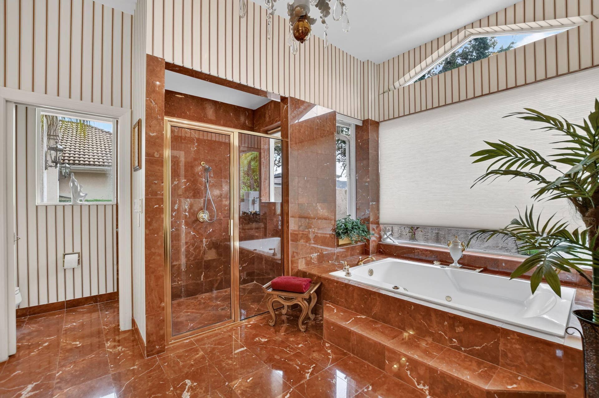 6243 NW 23rd Way, Boca Raton, FL 33496 Separate Tub/Shower
