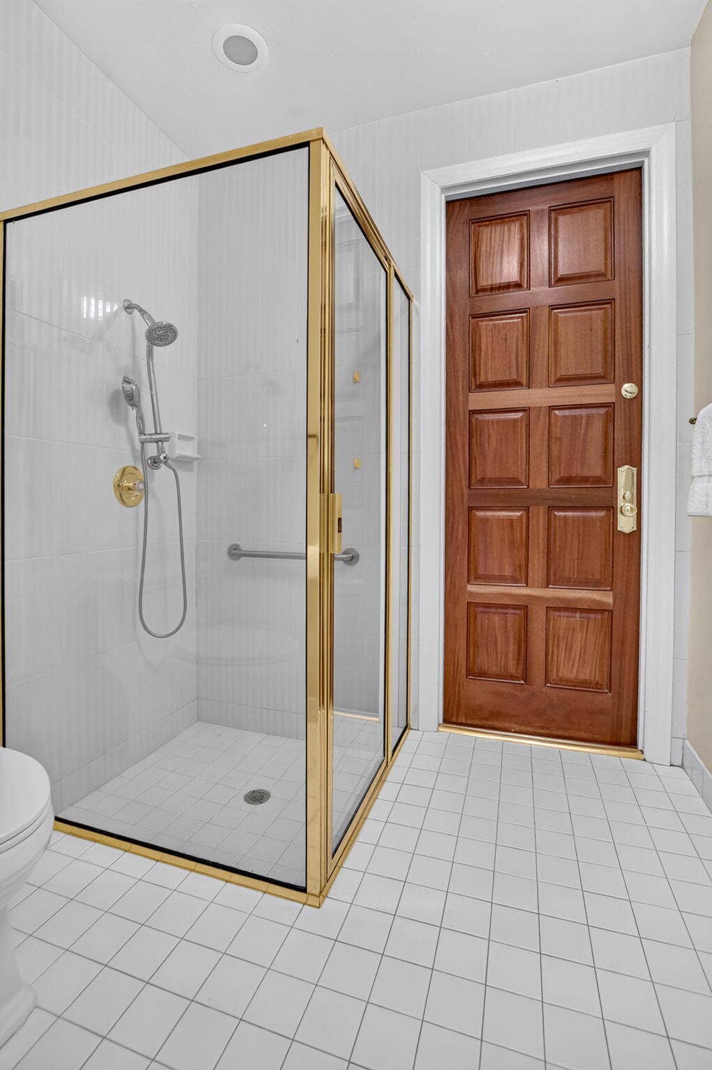 6243 NW 23rd Way, Boca Raton, FL 33496 Guest Bathroom 1 - Shower