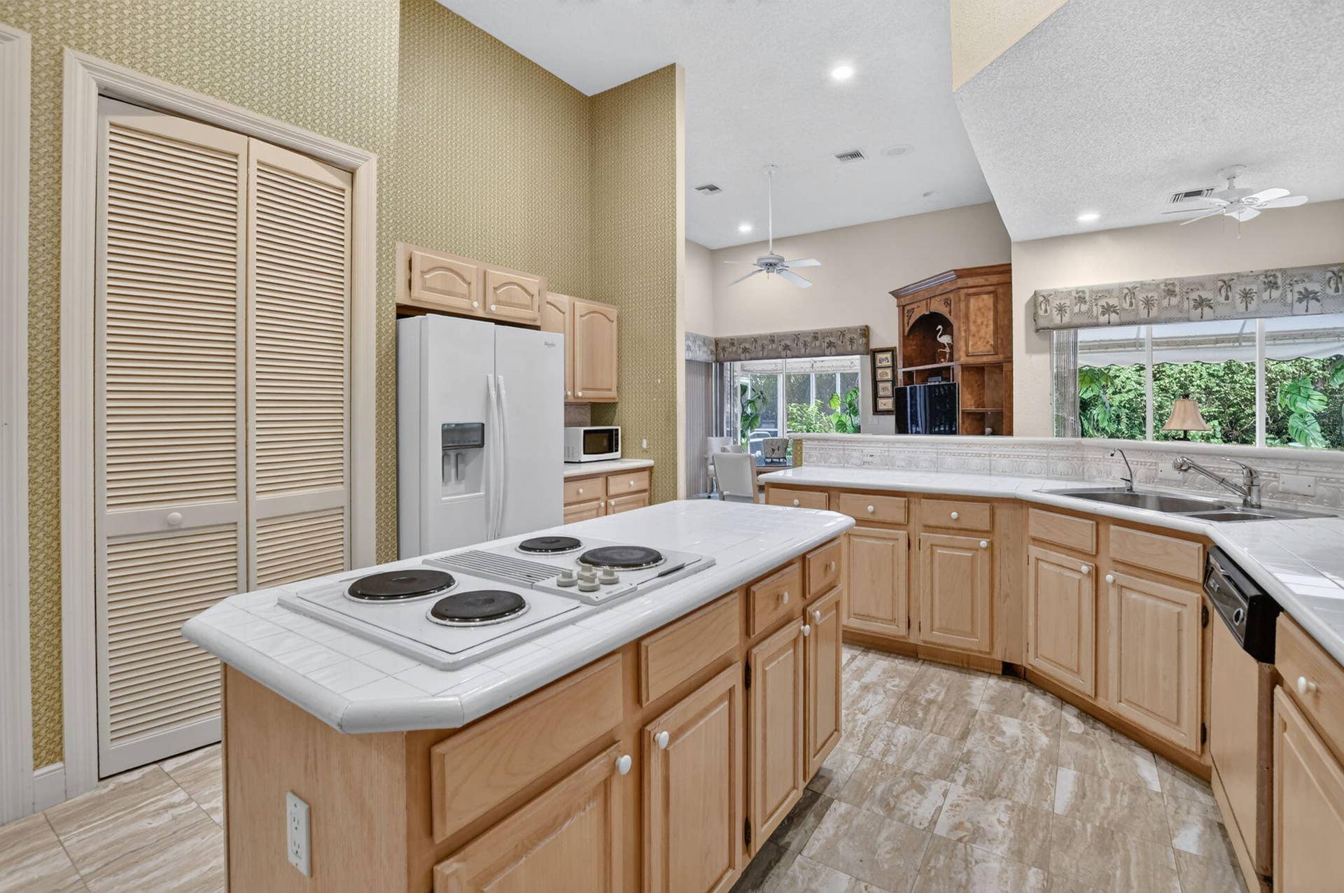 6243 NW 23rd Way, Boca Raton, FL 33496 Kitchen
