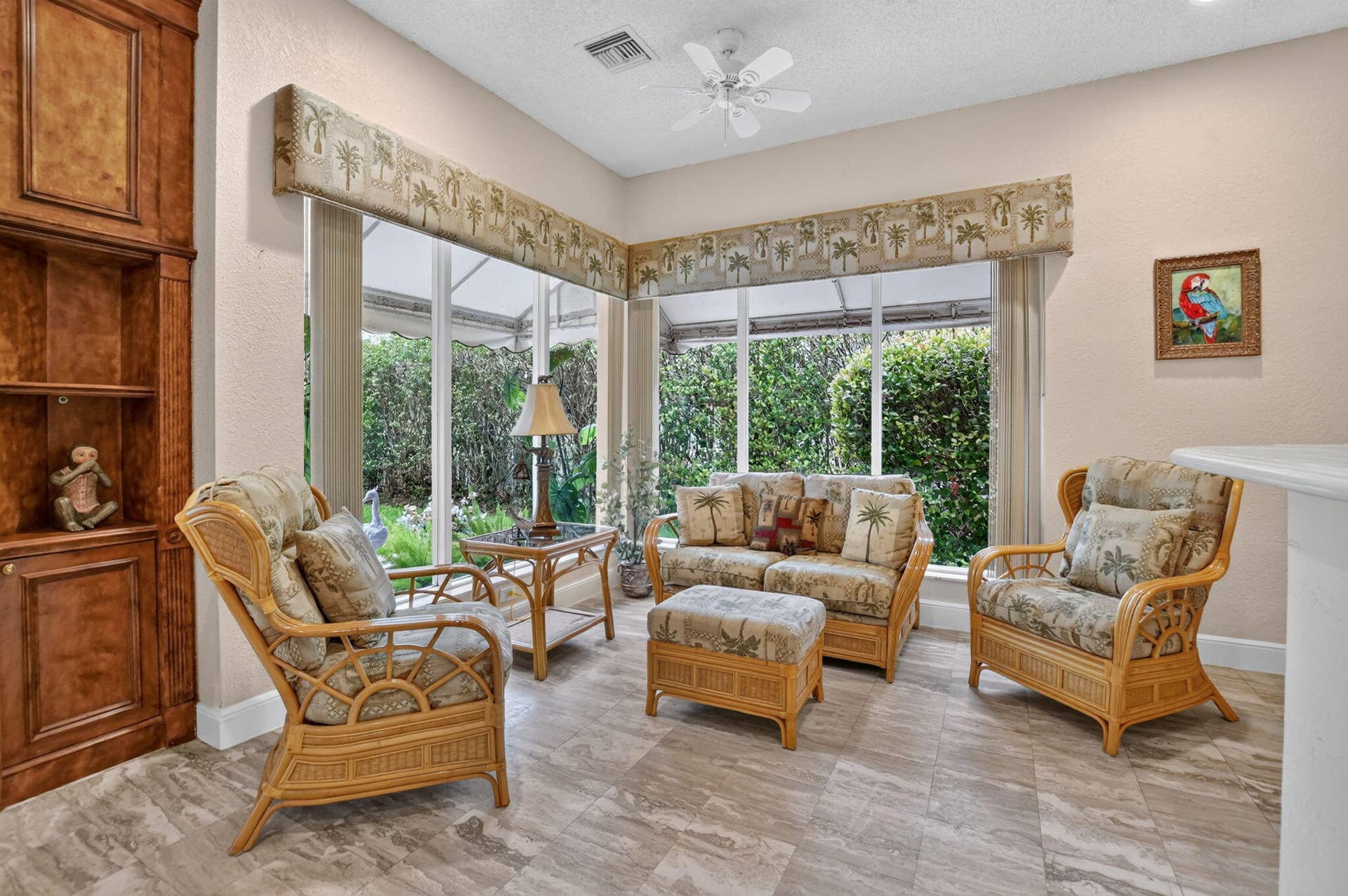 6243 NW 23rd Way, Boca Raton, FL 33496 Sitting Area