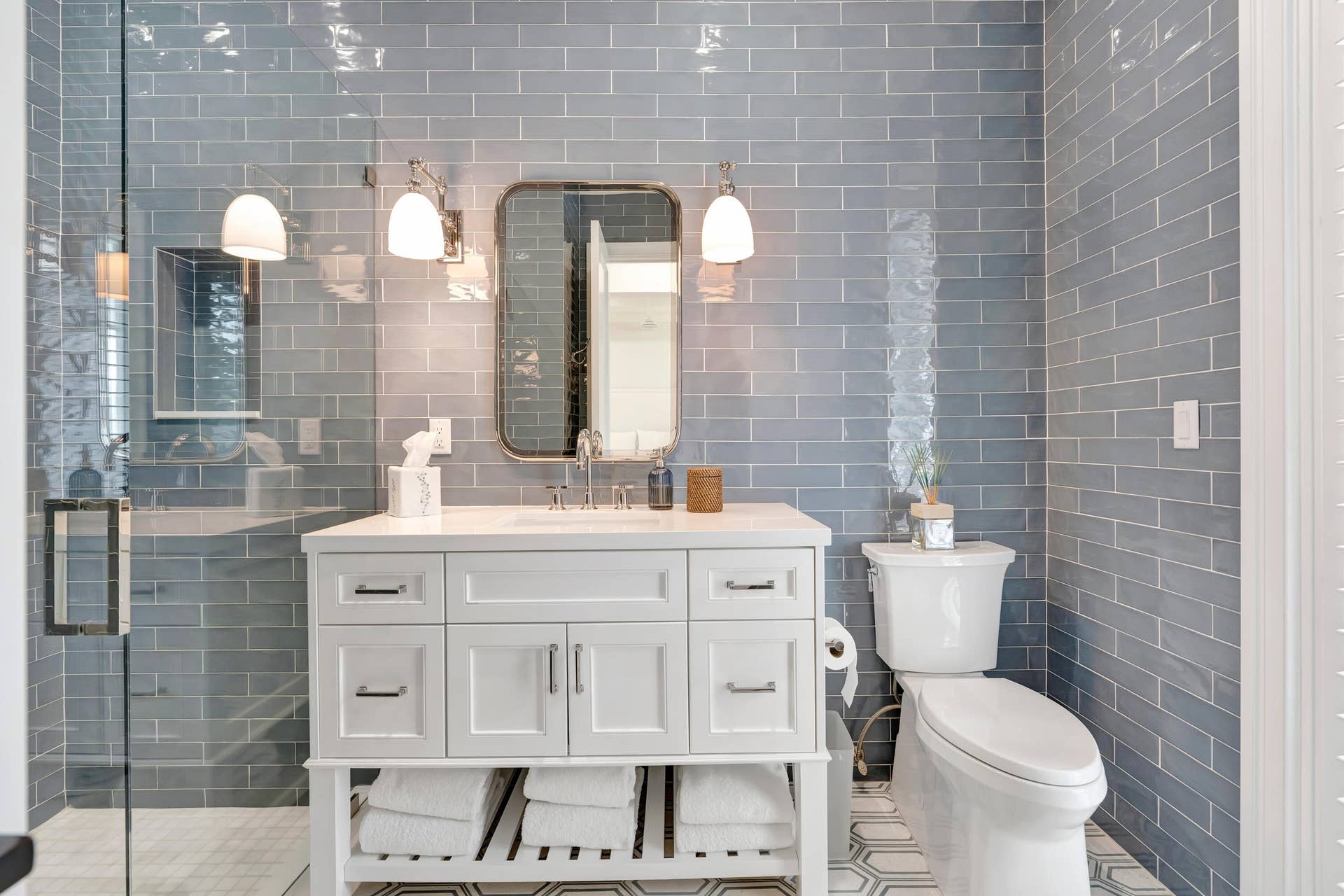 130 Waters Edge Drive, Jupiter, FL 33477 2nd first floor bath