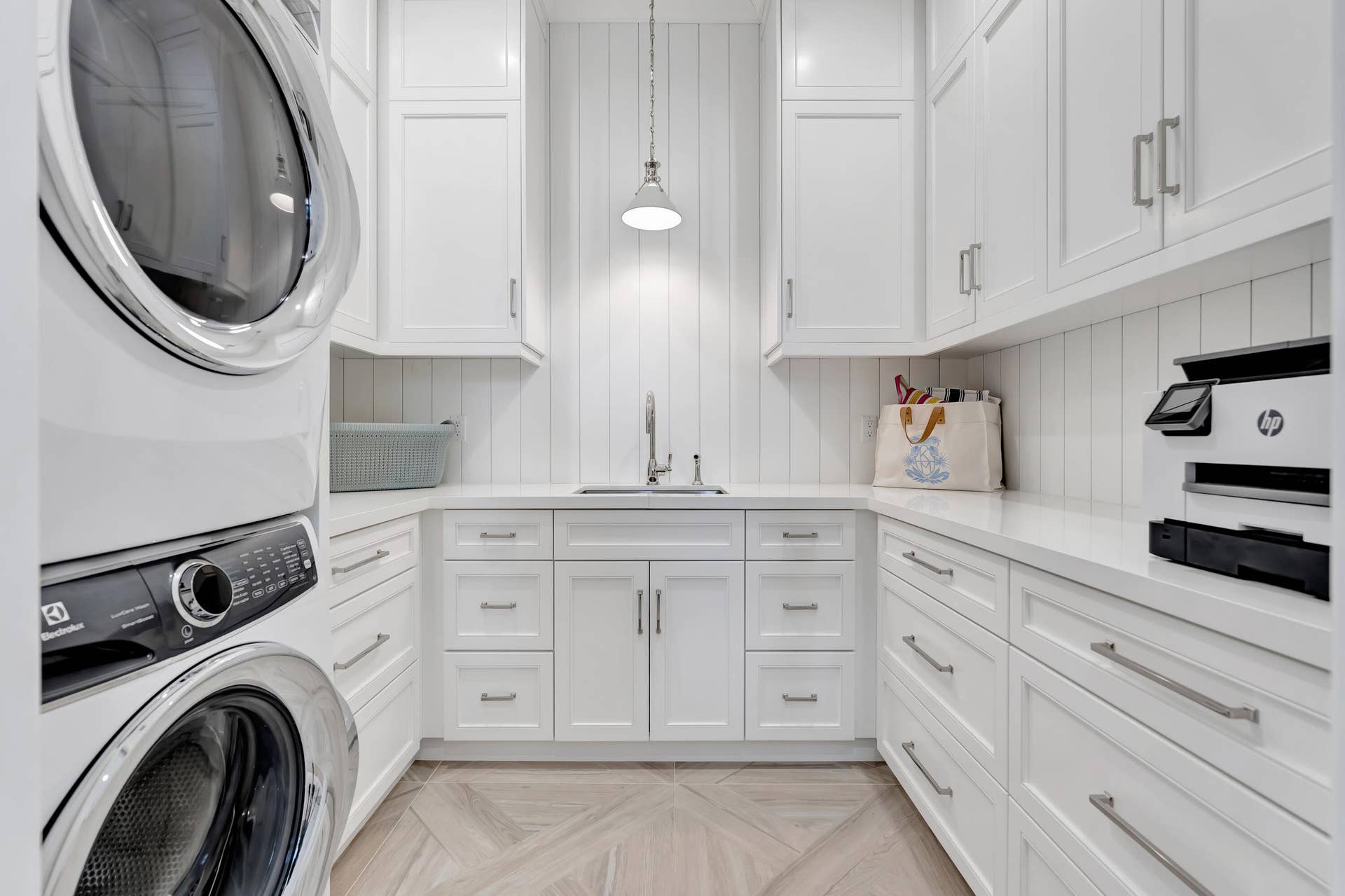 130 Waters Edge Drive, Jupiter, FL 33477 1st floor laundry