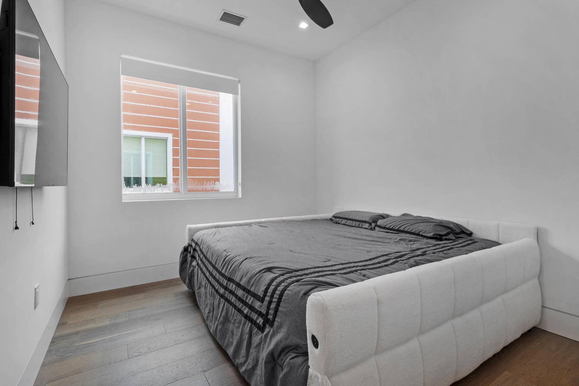 606 NE 8TH Avenue, Fort Lauderdale, FL 33304 60_accutour_01 606-ne-8th-ave -034