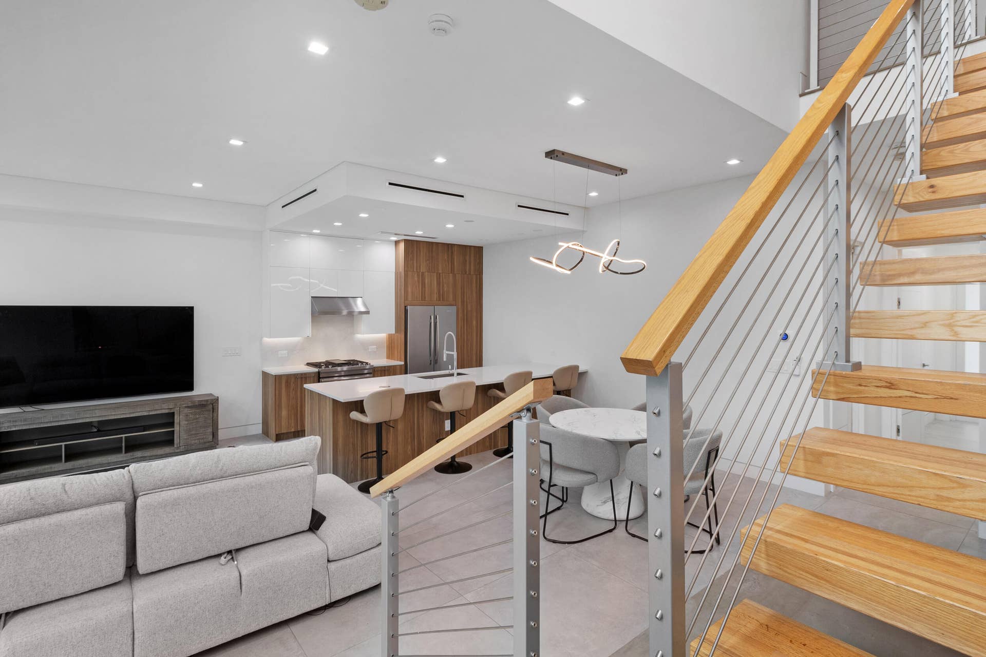 606 NE 8TH Avenue, Fort Lauderdale, FL 33304 15_accutour_01 606-ne-8th-ave -015