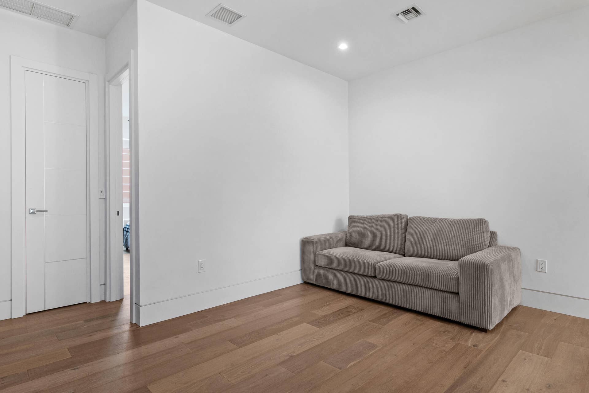 606 NE 8TH Avenue, Fort Lauderdale, FL 33304 55_accutour_01 606-ne-8th-ave -025
