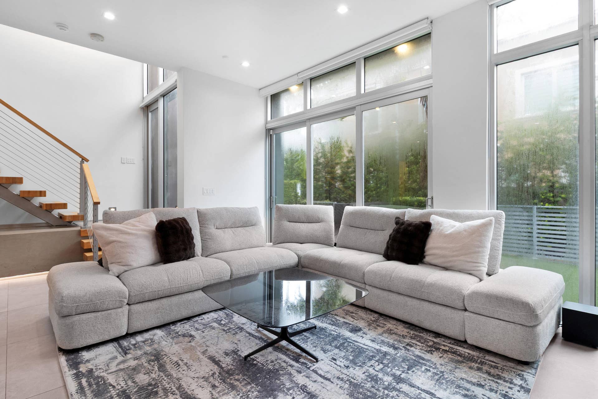 606 NE 8TH Avenue, Fort Lauderdale, FL 33304 14_accutour_01 606-ne-8th-ave -014