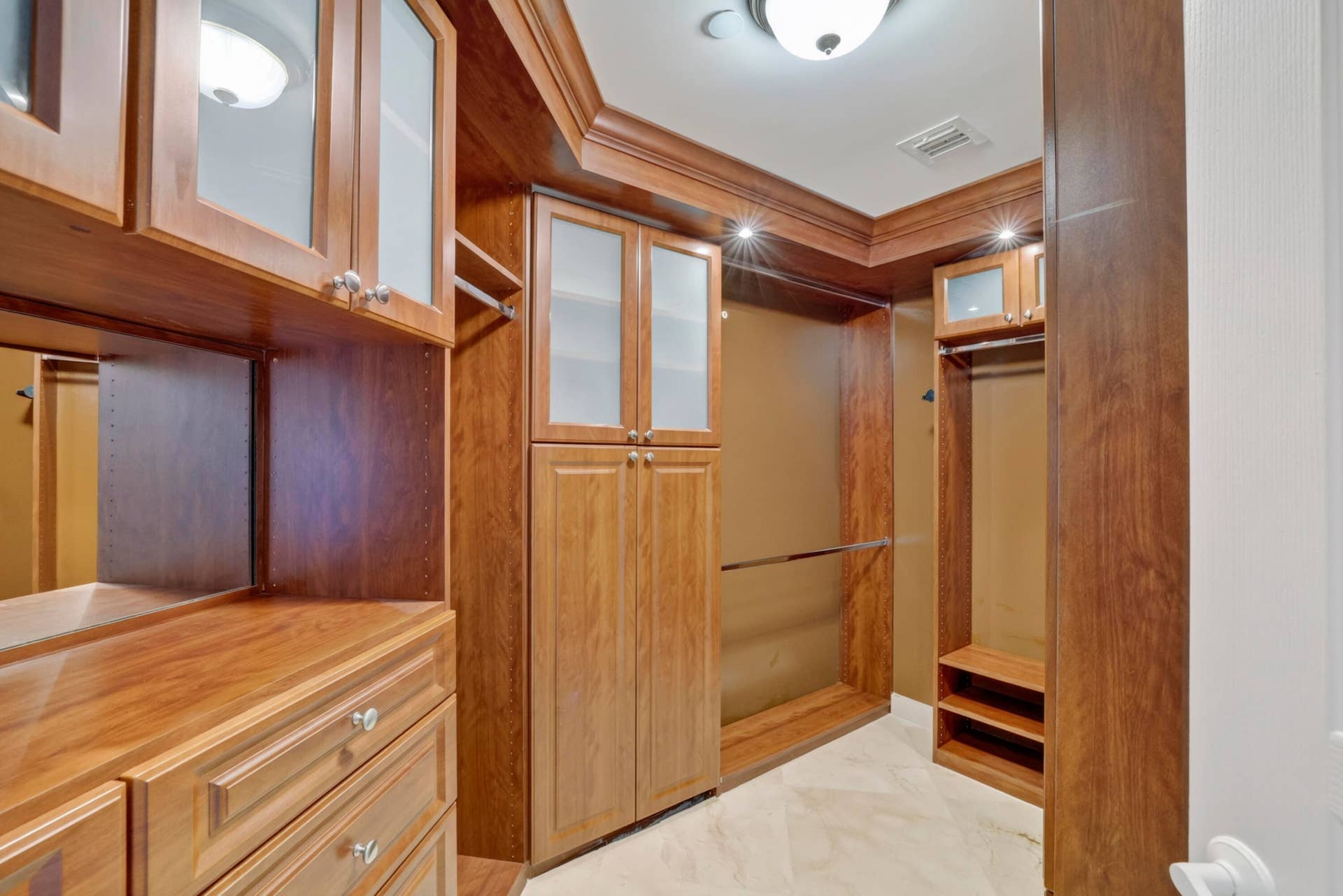 2nd Closet in main bedroom