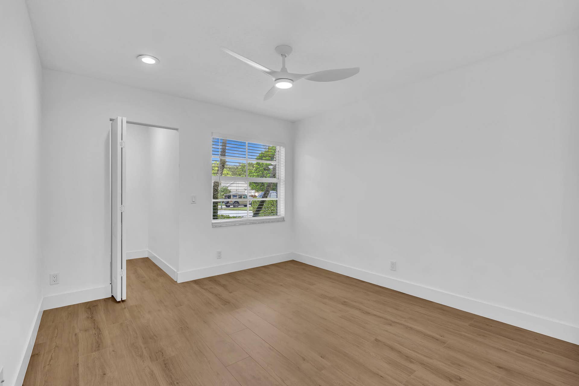 629 Masters Way, Palm Beach Gardens, FL 33418 2nd Bedroom with walk in closet