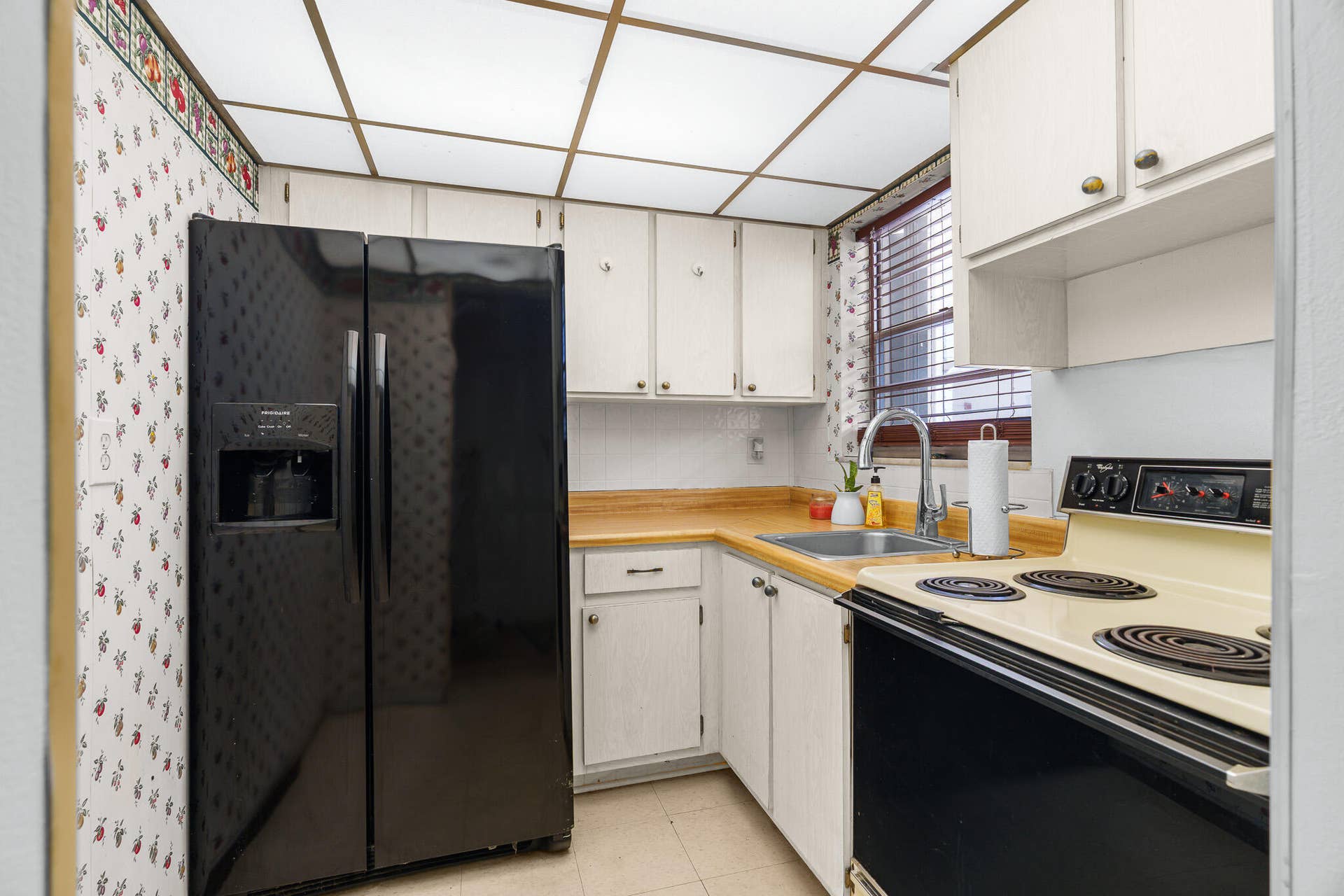 2525 W GOLF Boulevard, #119, Pompano Beach, FL 33064 Kitchen