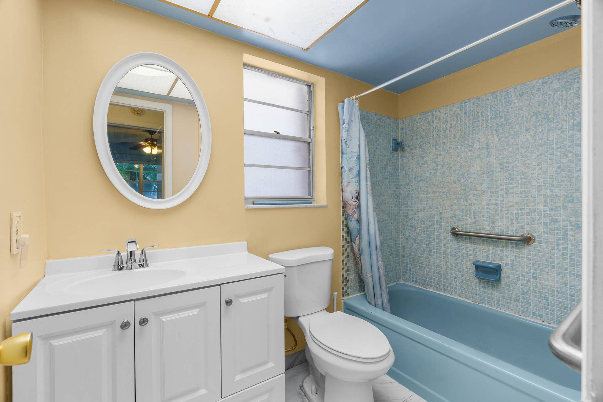 2525 W GOLF Boulevard, #119, Pompano Beach, FL 33064 Bathrrom