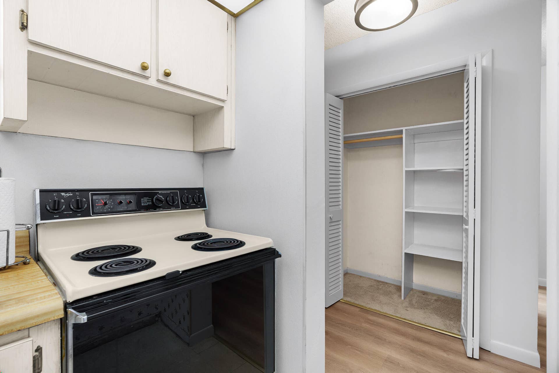 2525 W GOLF Boulevard, #119, Pompano Beach, FL 33064 Kitchen