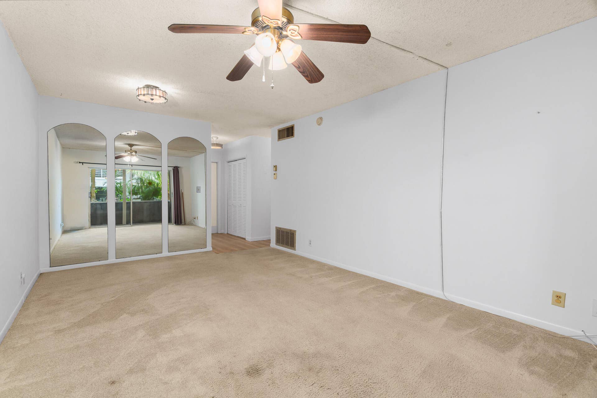 2525 W GOLF Boulevard, #119, Pompano Beach, FL 33064 Living Room