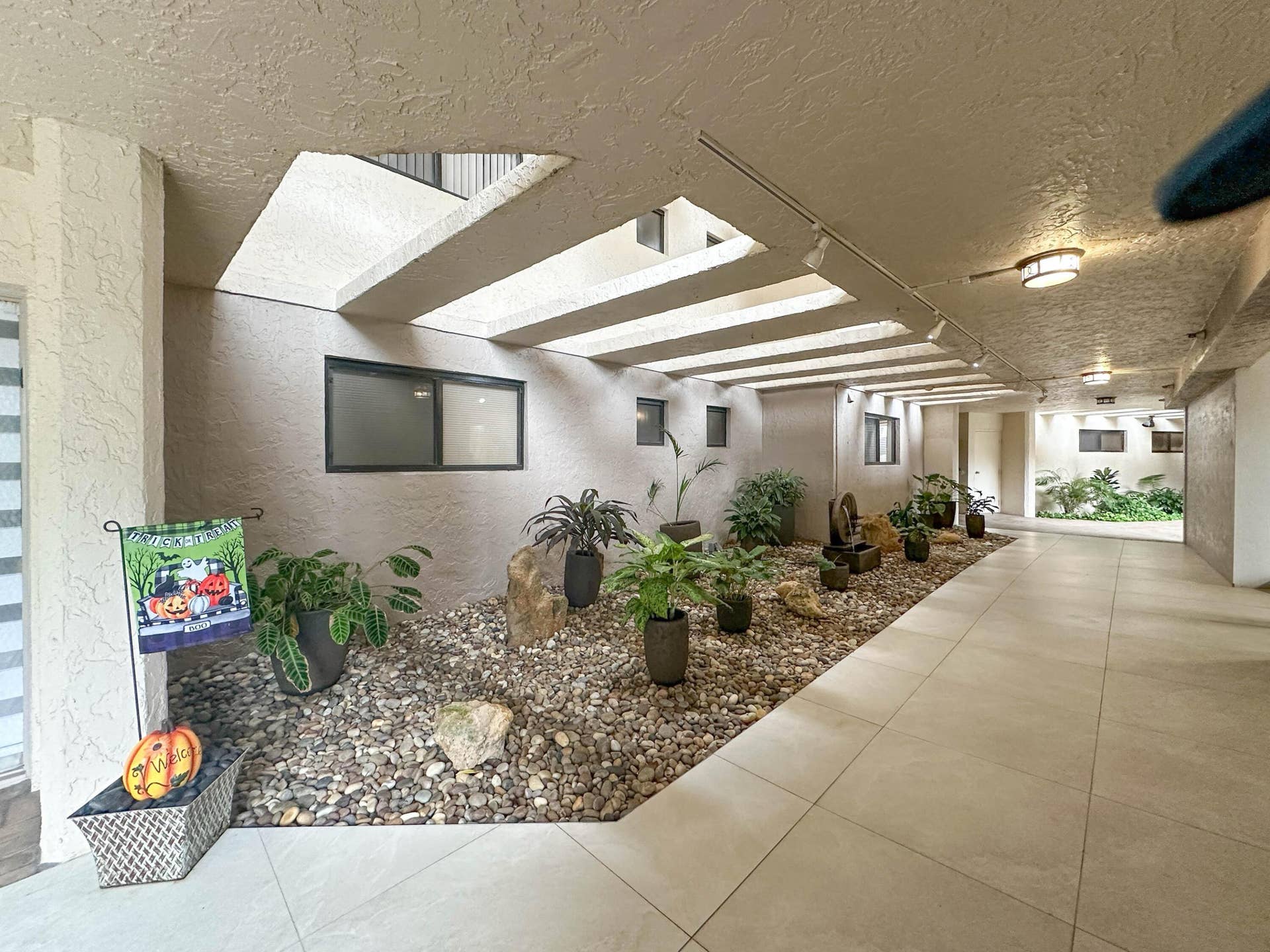 5301 FOUNTAINS Drive S, #501, Lake Worth, FL 33467 lobby