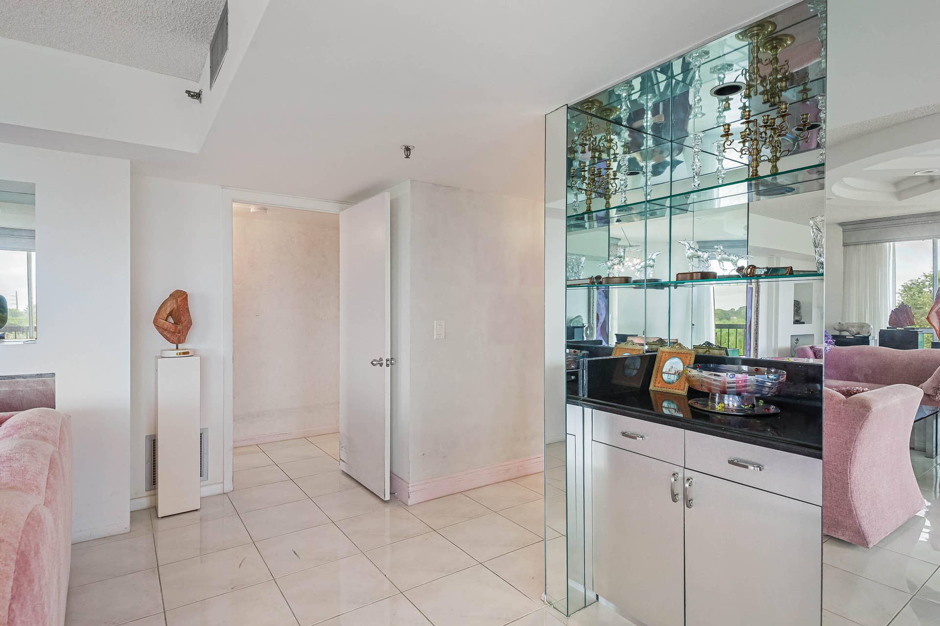 5301 FOUNTAINS Drive S, #501, Lake Worth, FL 33467 bar