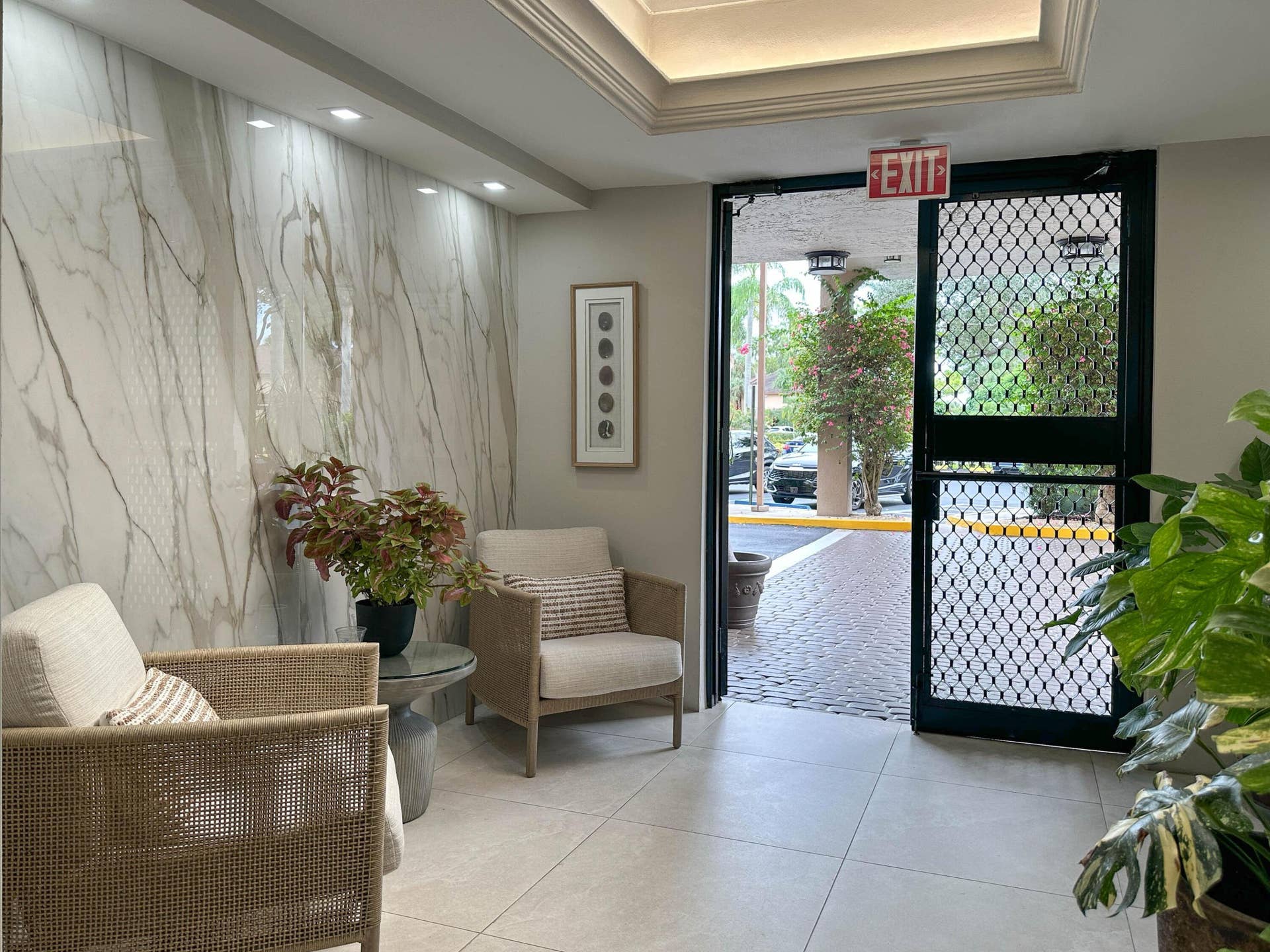 5301 FOUNTAINS Drive S, #501, Lake Worth, FL 33467 lobby