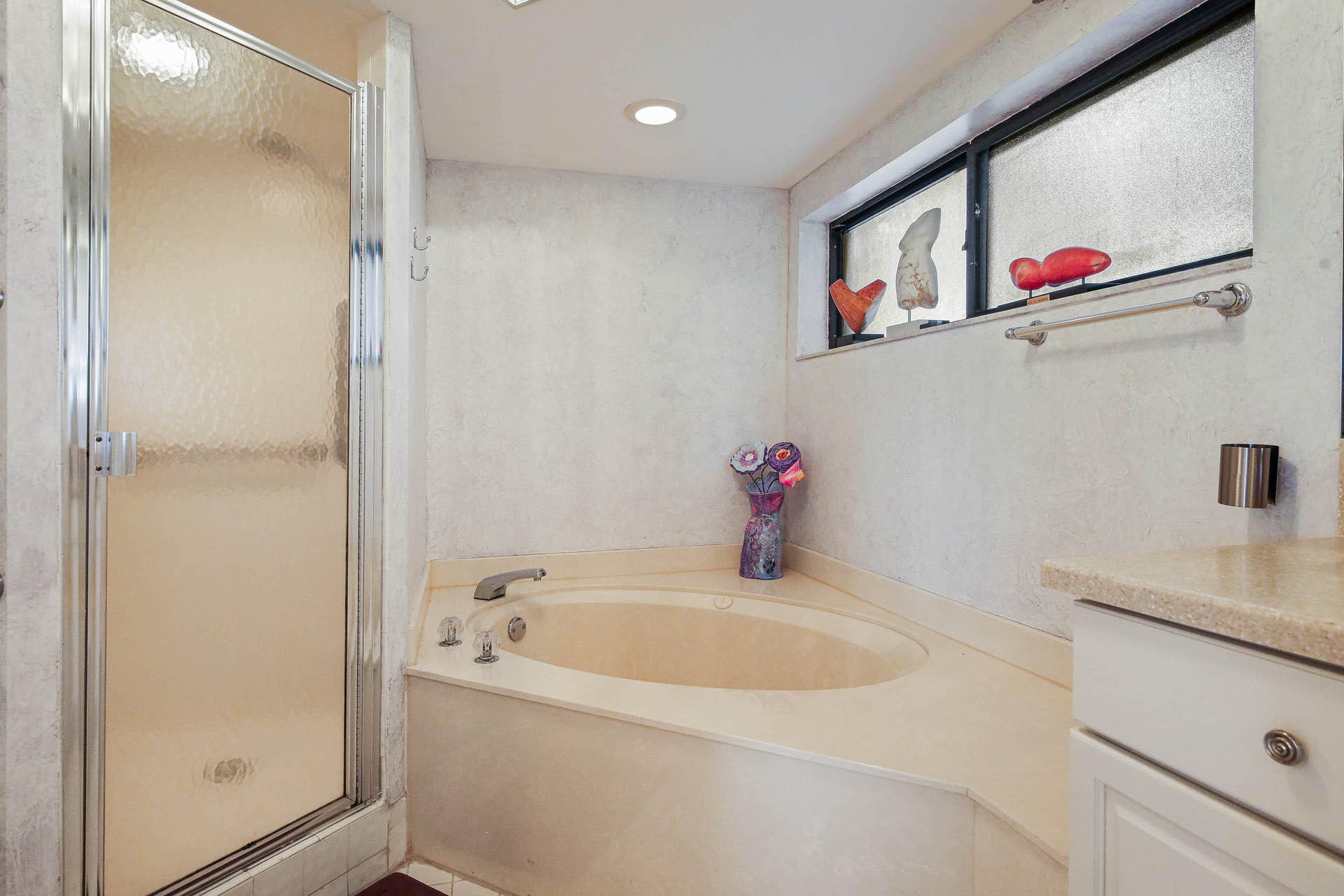 5301 FOUNTAINS Drive S, #501, Lake Worth, FL 33467 primary bathroom