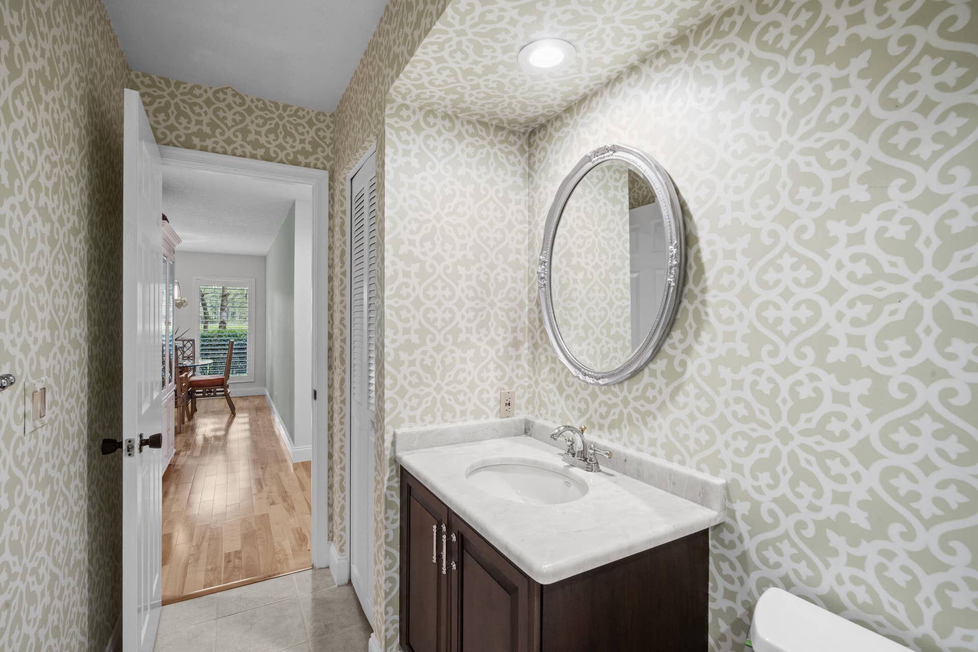 40 Edinburgh Drive, Palm Beach Gardens, FL 33418 Downstairs Bathroom