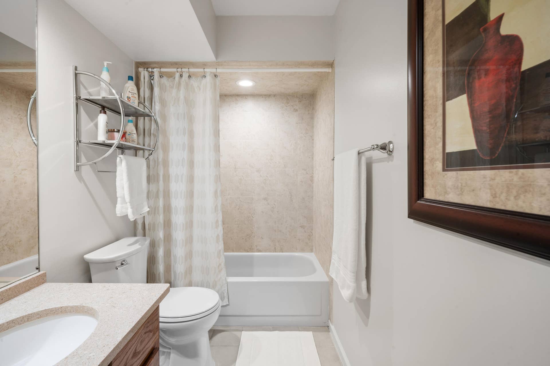 40 Edinburgh Drive, Palm Beach Gardens, FL 33418 Upstairs Bathroom
