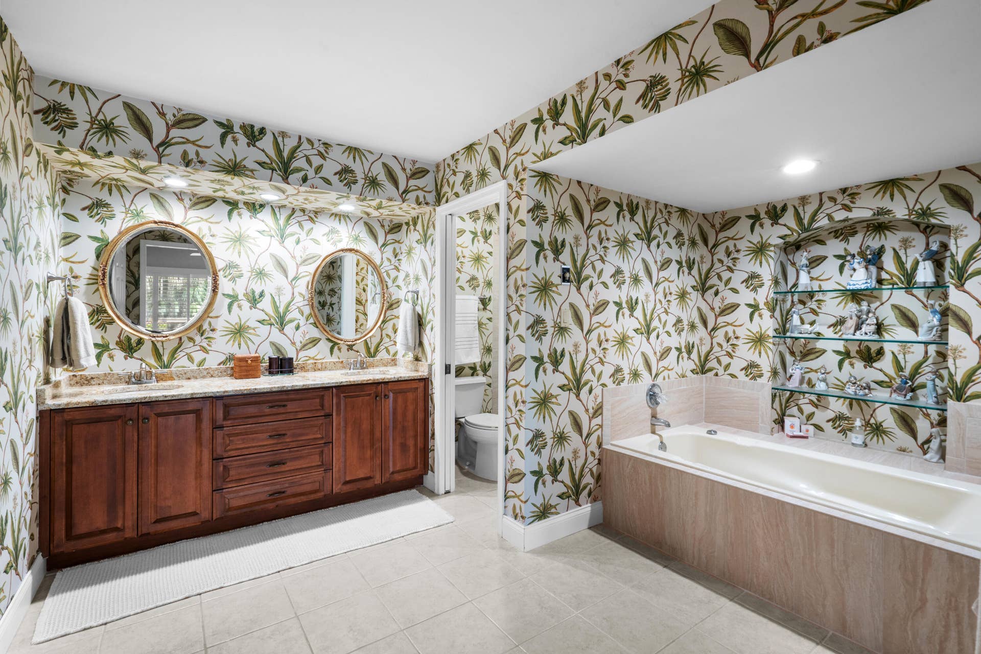 40 Edinburgh Drive, Palm Beach Gardens, FL 33418 Primary Bathroom