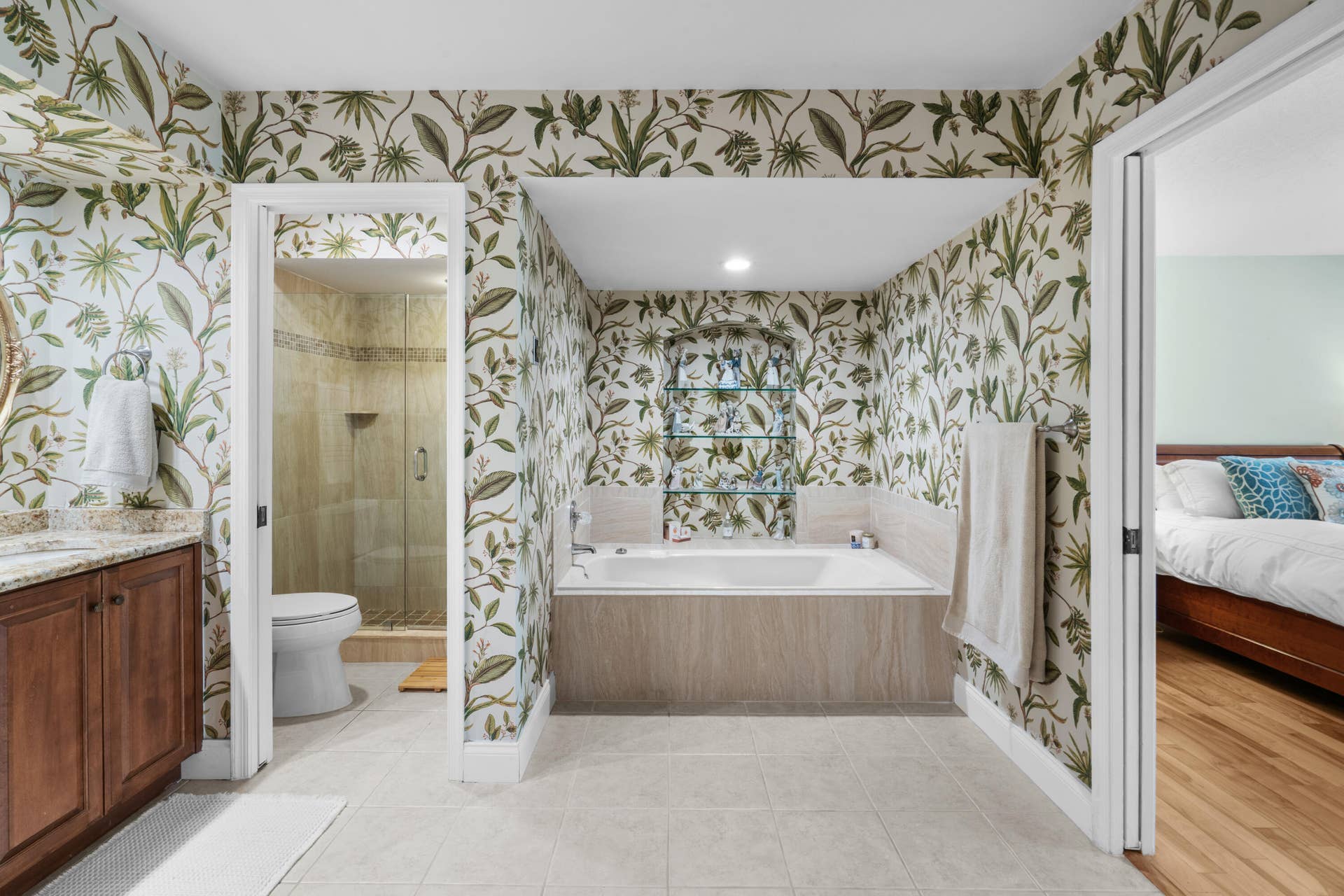 40 Edinburgh Drive, Palm Beach Gardens, FL 33418 Primary Bathroom