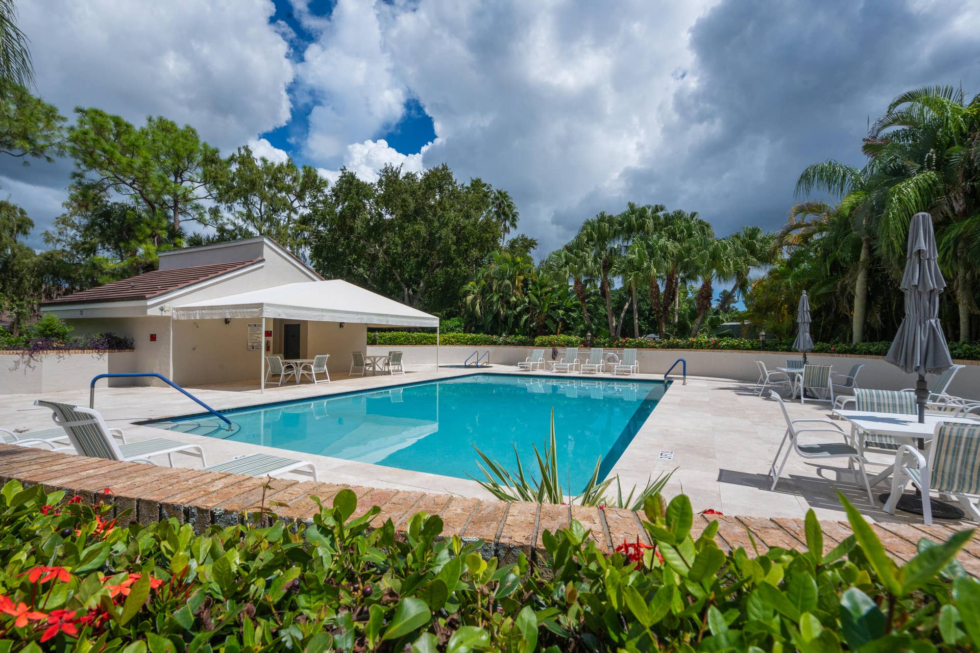 40 Edinburgh Drive, Palm Beach Gardens, FL 33418 Community Pool