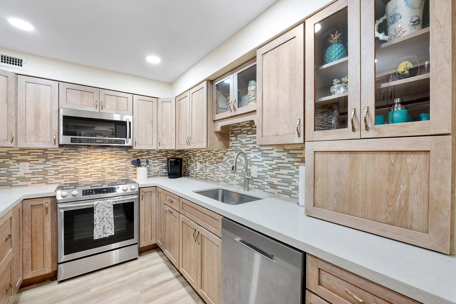1900 S OCEAN Boulevard, #3G, Lauderdale By The Sea, FL 33062 Gorgeous kitchen