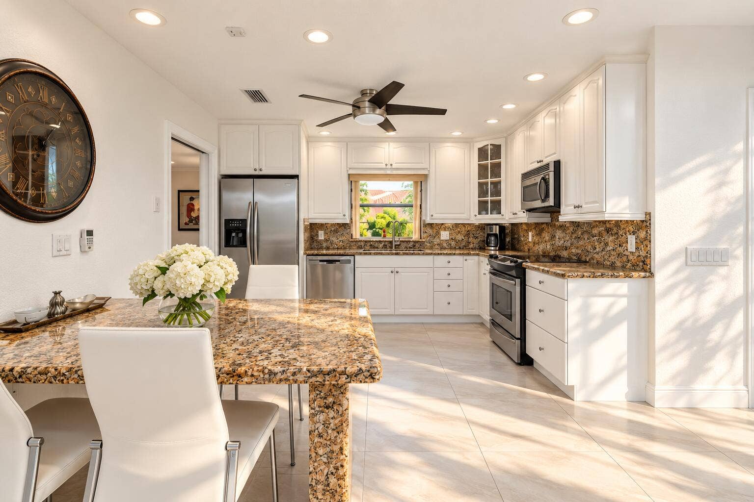 Eat-in Kitchen