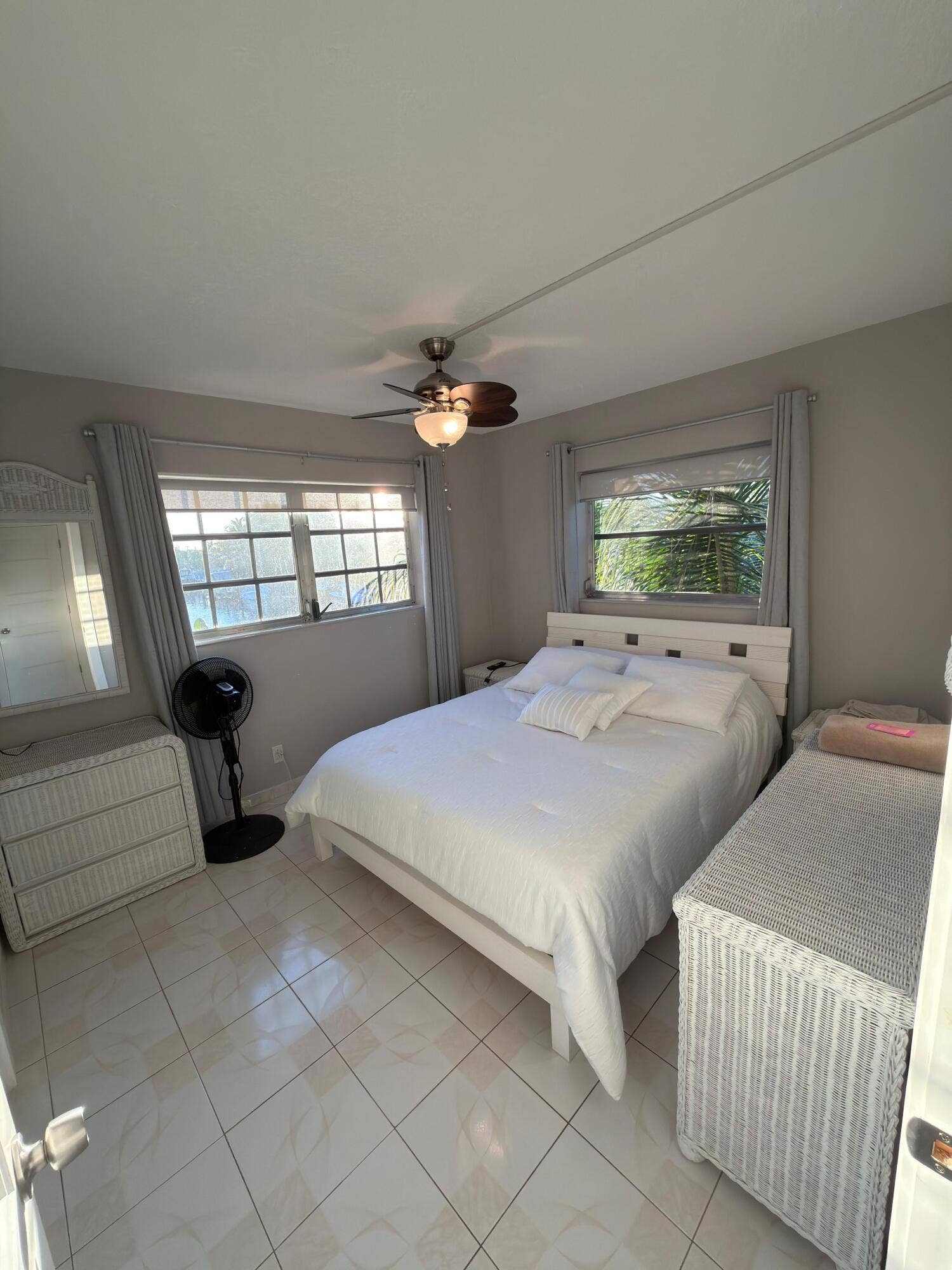 450 PARADISE ISLE Boulevard, #201, Hallandale Beach, Hallandale Beach, FL 33009 paradise 22 bed
