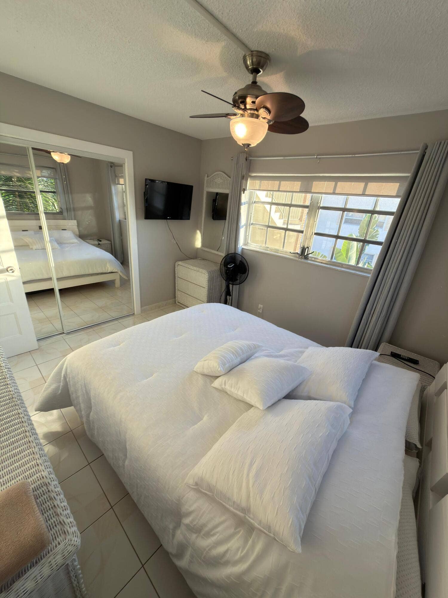 450 PARADISE ISLE Boulevard, #201, Hallandale Beach, Hallandale Beach, FL 33009 paradise bed2