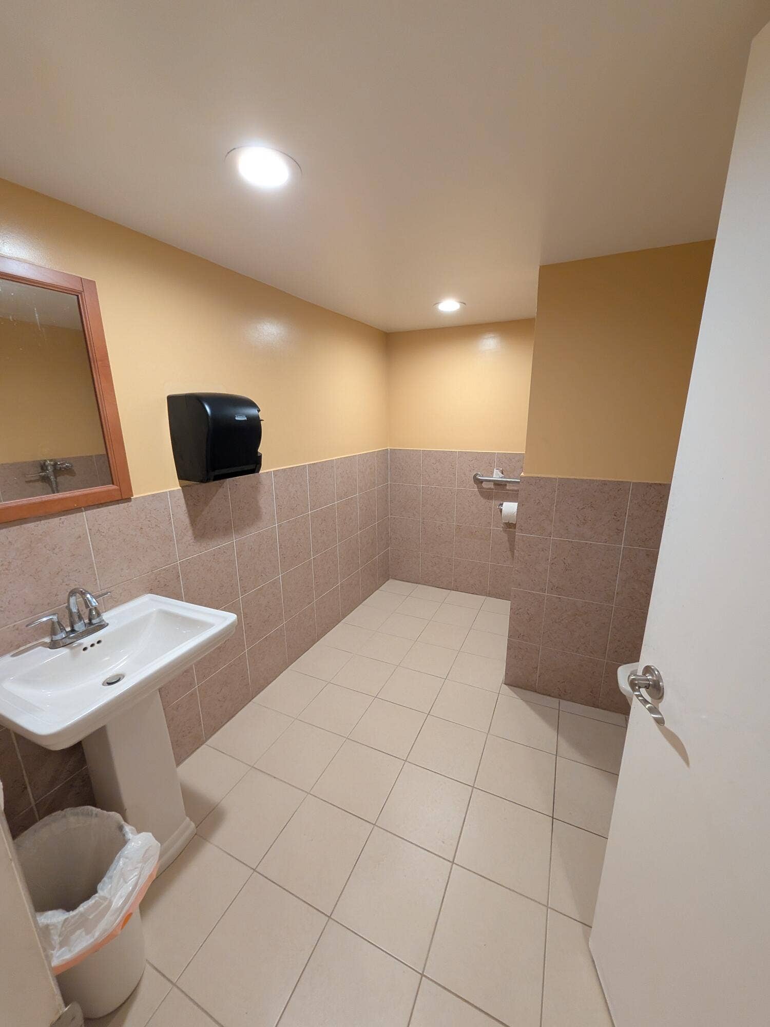 111 Golden Isles Drive, #C10, Hallandale Beach, FL 33009 PXL_20260919_184520782.RAW-01.MP