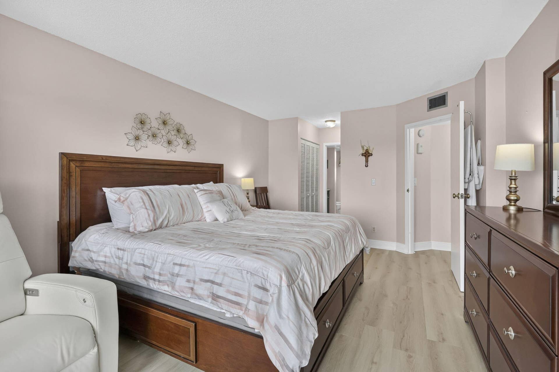 3871 Via Poinciana, #407, Lake Worth, FL 33467 53-web-or-mls-BS1A3605
