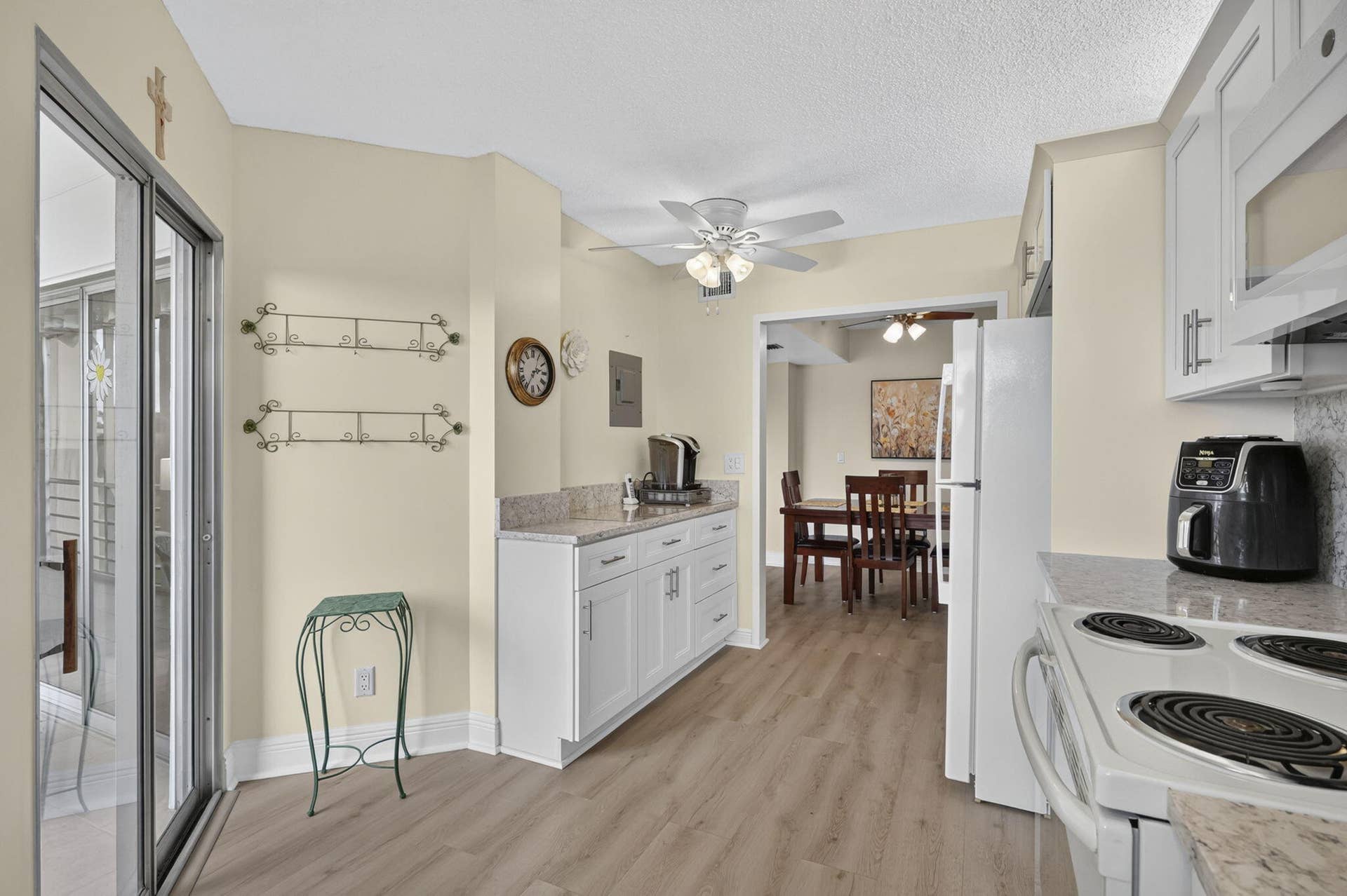3871 Via Poinciana, #407, Lake Worth, FL 33467 38-web-or-mls-BS1A3525
