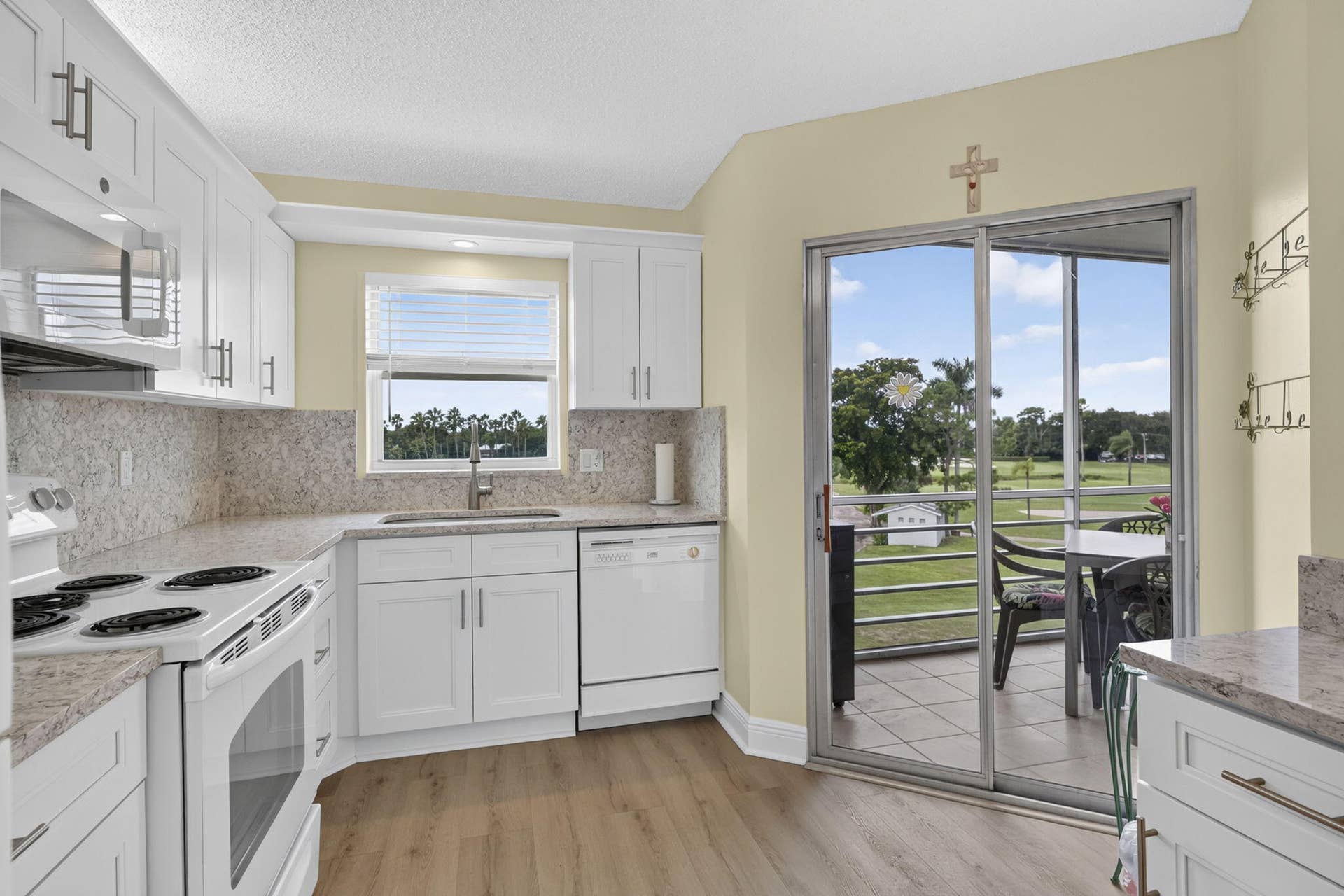 3871 Via Poinciana, #407, Lake Worth, FL 33467 35-web-or-mls-BS1A3510