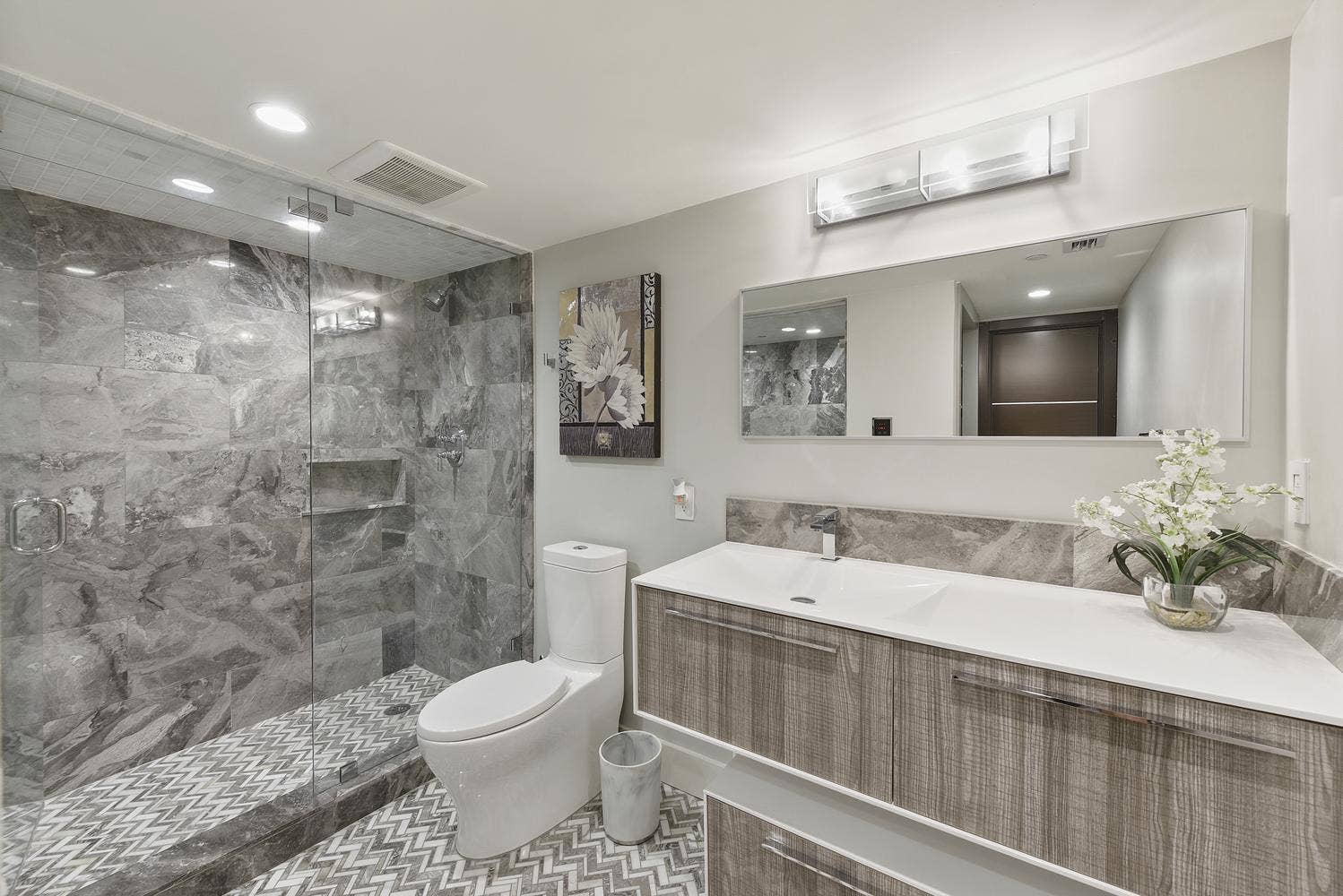 3115 S OCEAN Boulevard, #103, Highland Beach, FL 33487 2nd floor bath