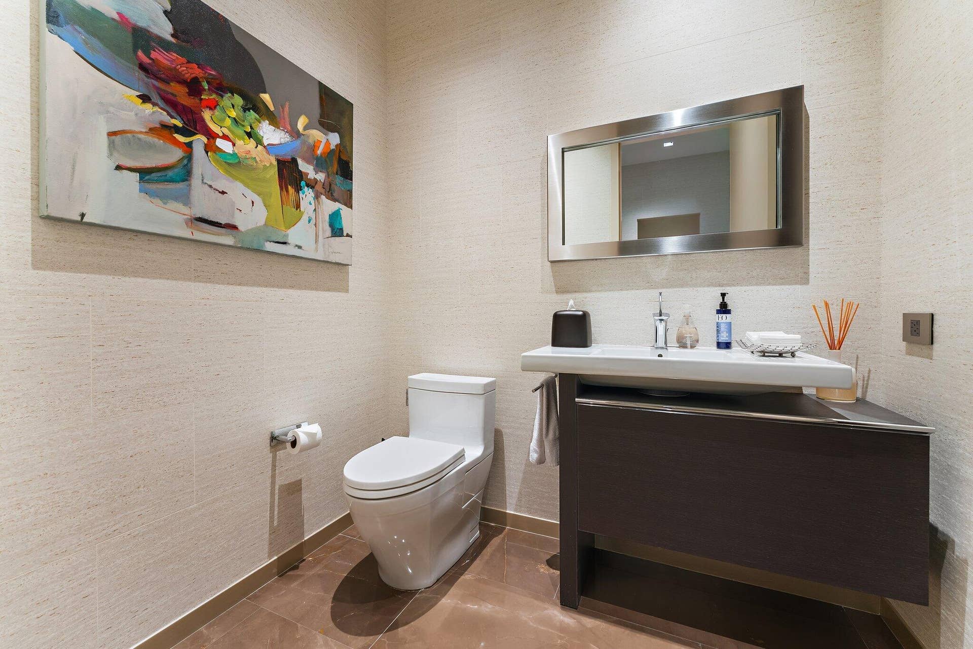 211 Bears Club Drive, Jupiter, FL 33477 Powder Room Near Kitchen