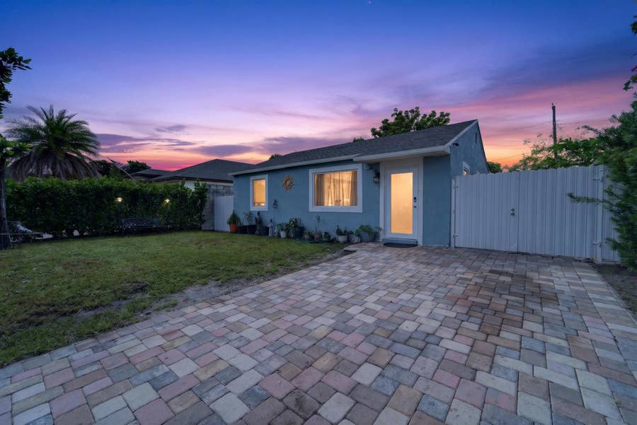 Property photo for 946 Mcintosh Street, West Palm Beach, FL