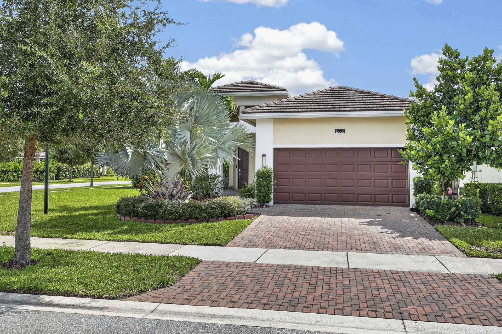 16065 Key Biscayne Lane, Westlake, FL 33470 Welcome to 16065 Key Biscayne Lane, Westlake, FL