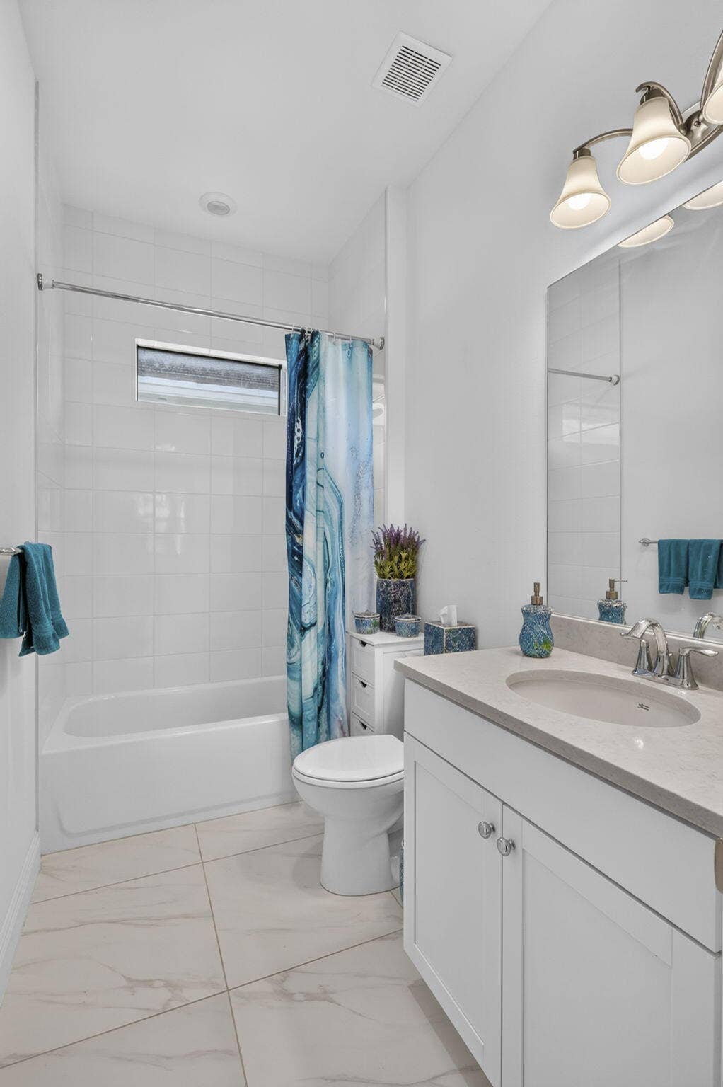 16065 Key Biscayne Lane, Westlake, FL 33470 Guest Bath