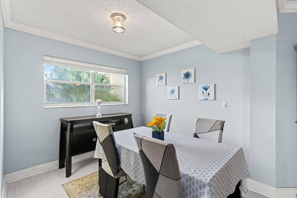 3590 Via Poinciana, #216, Lake Worth, FL 33467 Via Poinciana dining