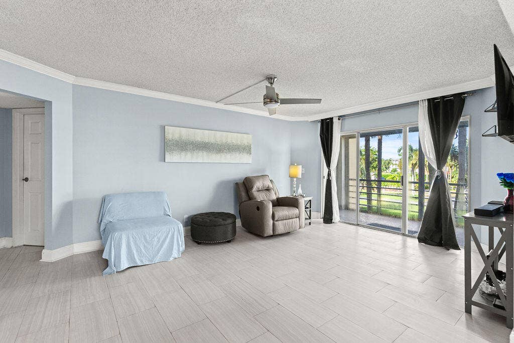 3590 Via Poinciana, #216, Lake Worth, FL 33467 via Poinciana living