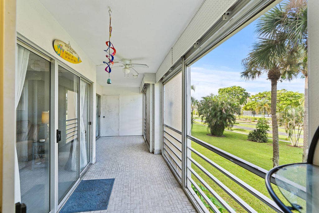3590 Via Poinciana, #216, Lake Worth, FL 33467 DSC04979
