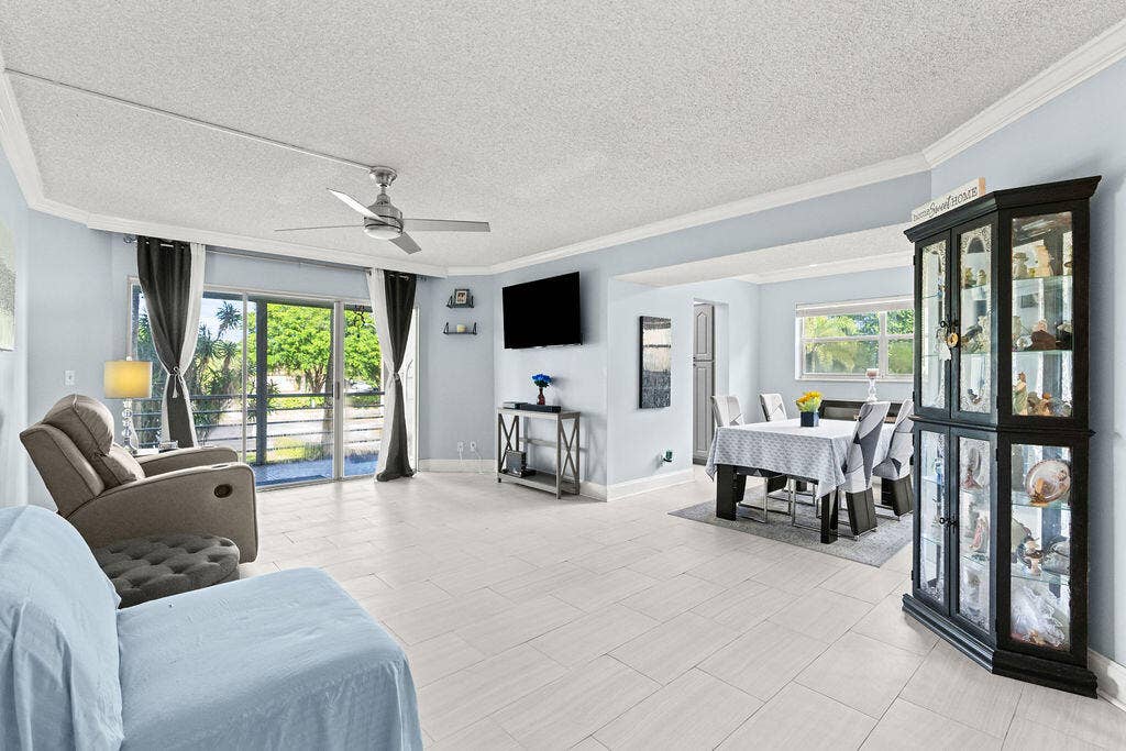 3590 Via Poinciana, #216, Lake Worth, FL 33467 DSC04925